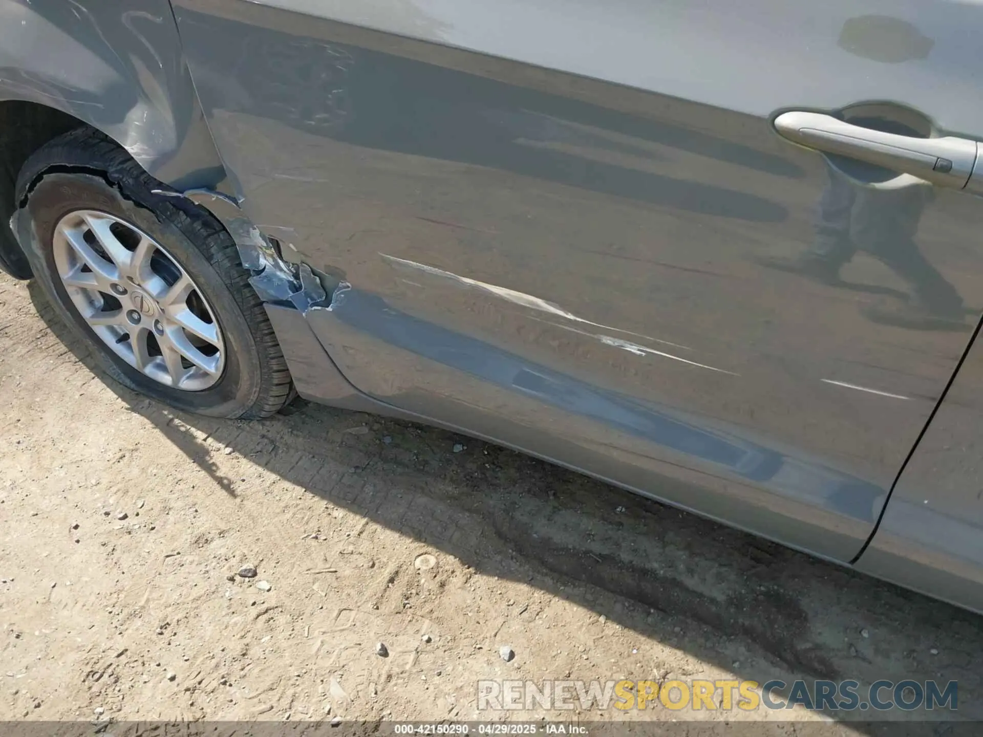 19 Photograph of a damaged car 2C4RC1BG3NR168565 CHRYSLER PACIFICA 2022