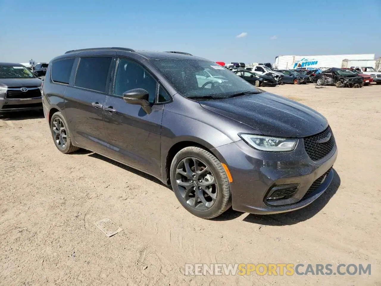 4 Photograph of a damaged car 2C4RC1BG3NR225735 CHRYSLER PACIFICA 2022