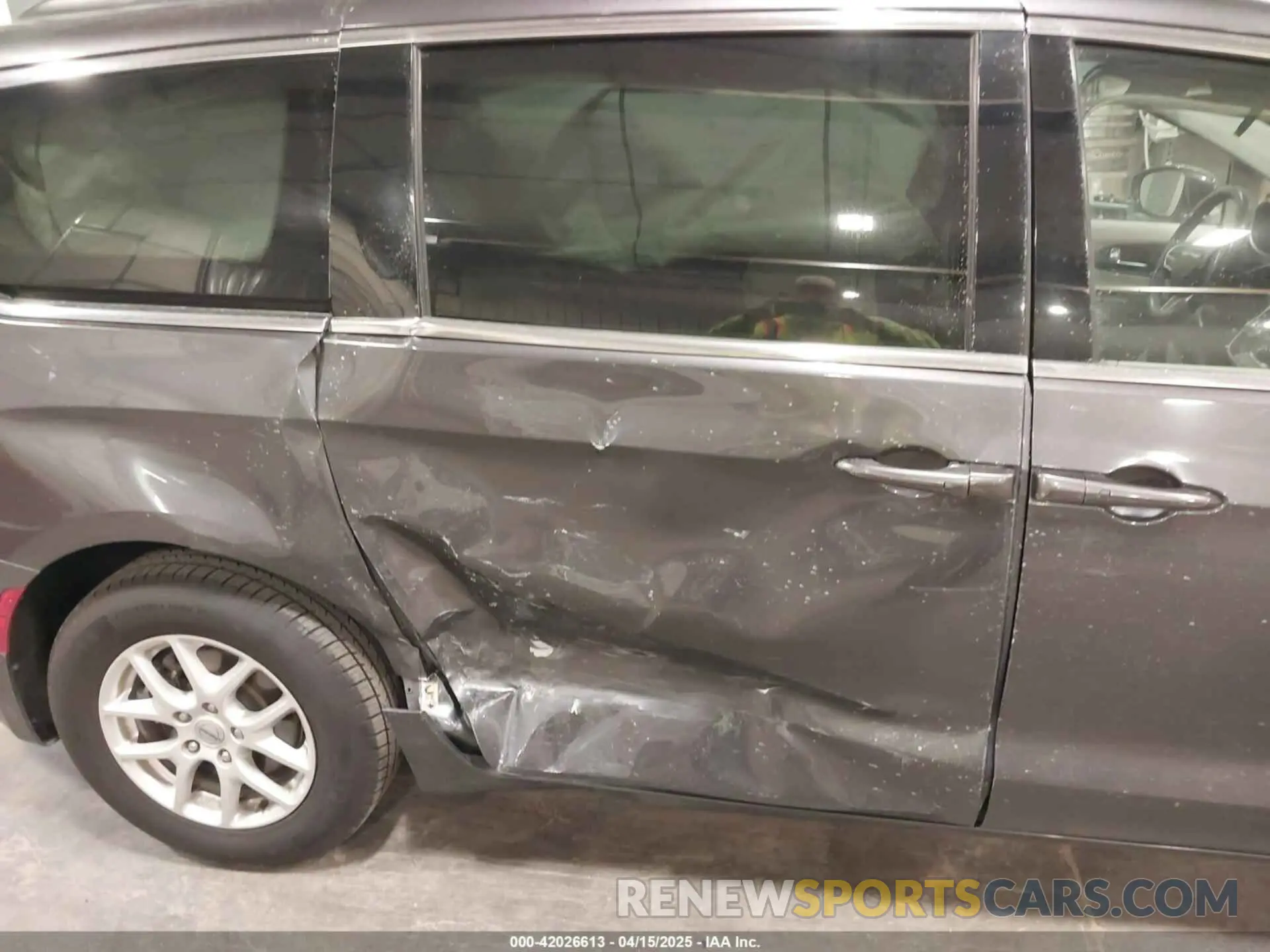 6 Photograph of a damaged car 2C4RC1BG4NR109475 CHRYSLER PACIFICA 2022