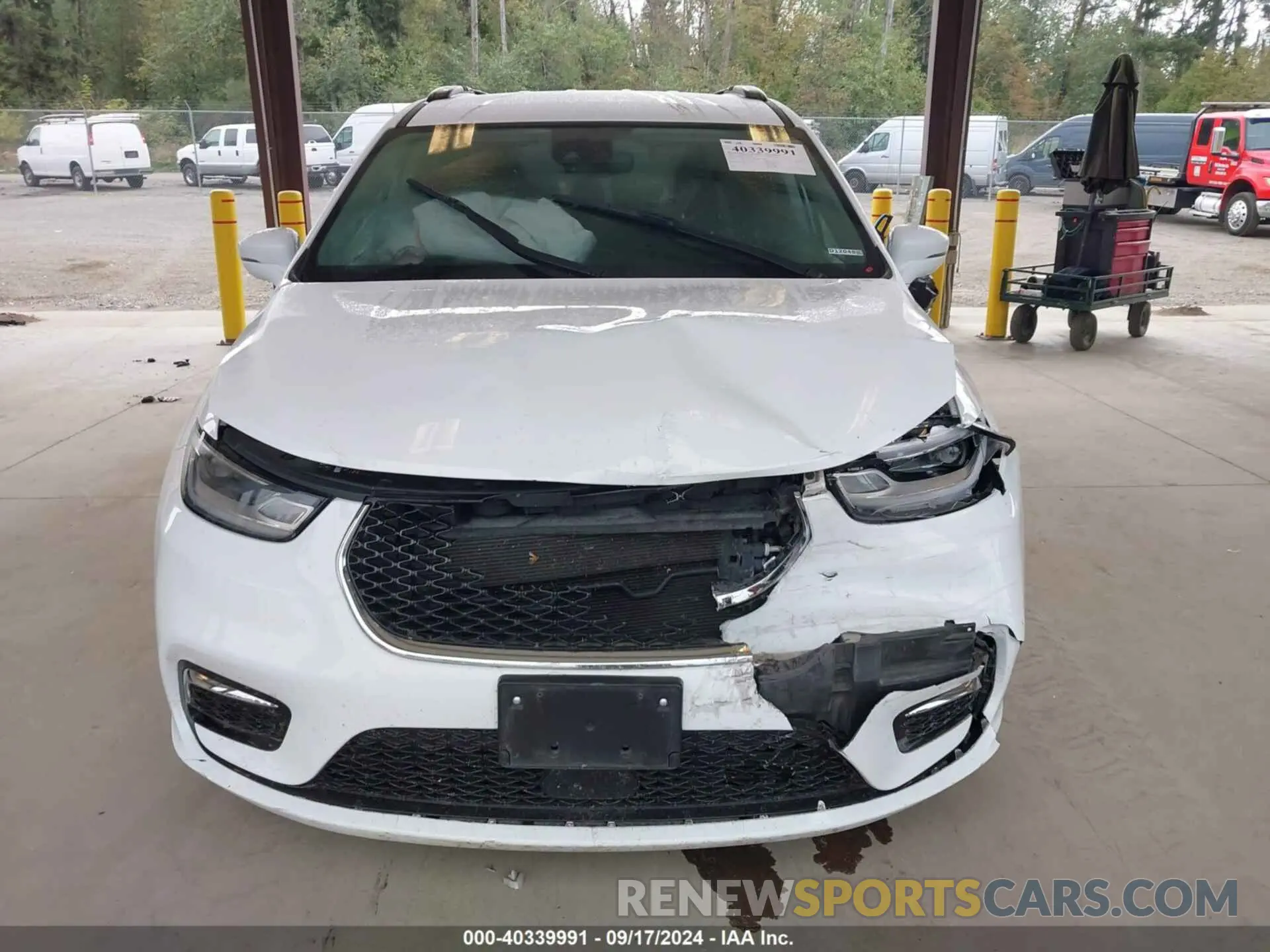 12 Photograph of a damaged car 2C4RC1BG4NR146722 CHRYSLER PACIFICA 2022