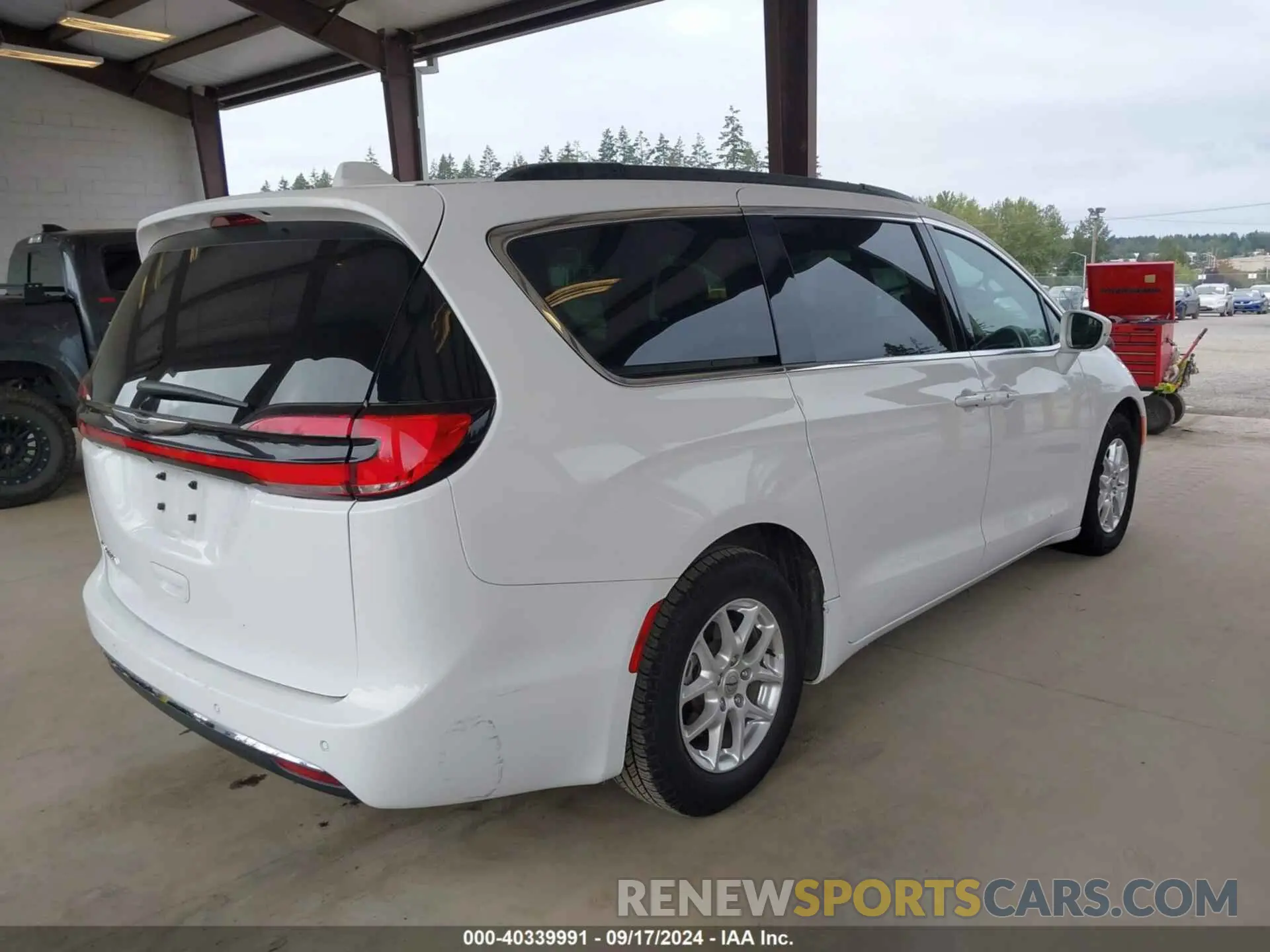 4 Photograph of a damaged car 2C4RC1BG4NR146722 CHRYSLER PACIFICA 2022