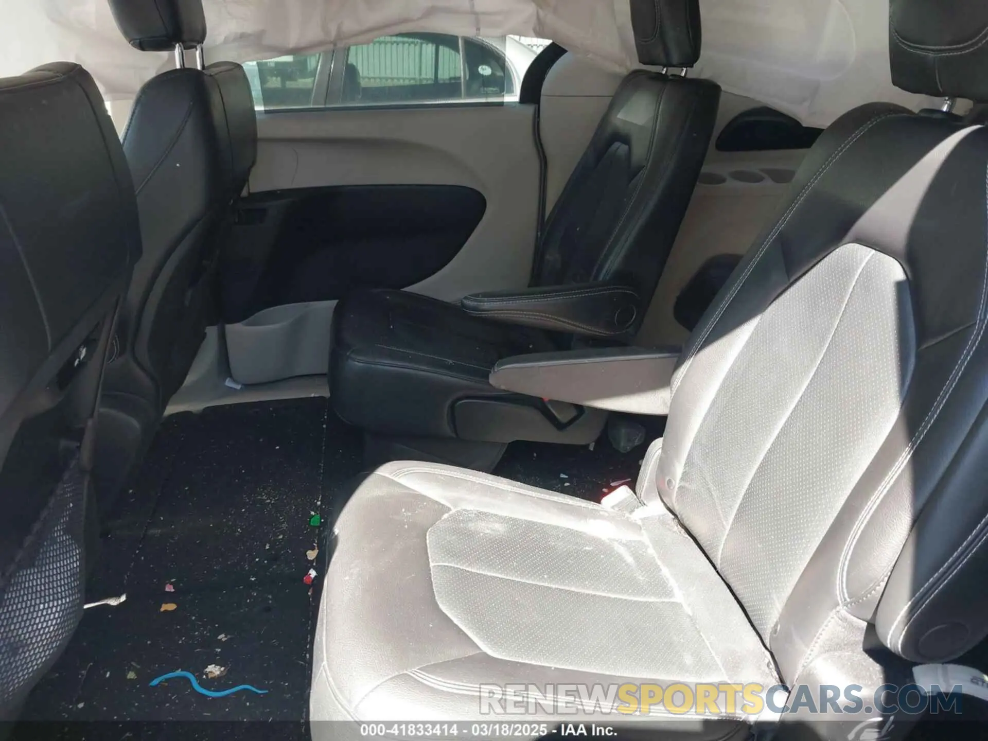 8 Photograph of a damaged car 2C4RC1BG4NR169501 CHRYSLER PACIFICA 2022