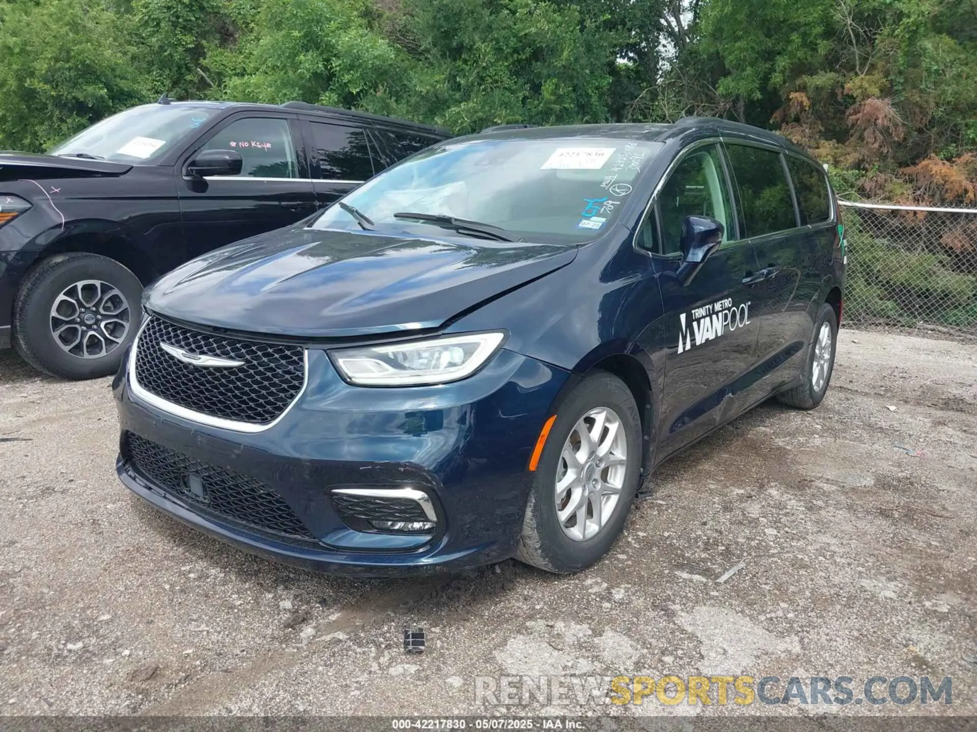 2 Photograph of a damaged car 2C4RC1BG4NR186458 CHRYSLER PACIFICA 2022