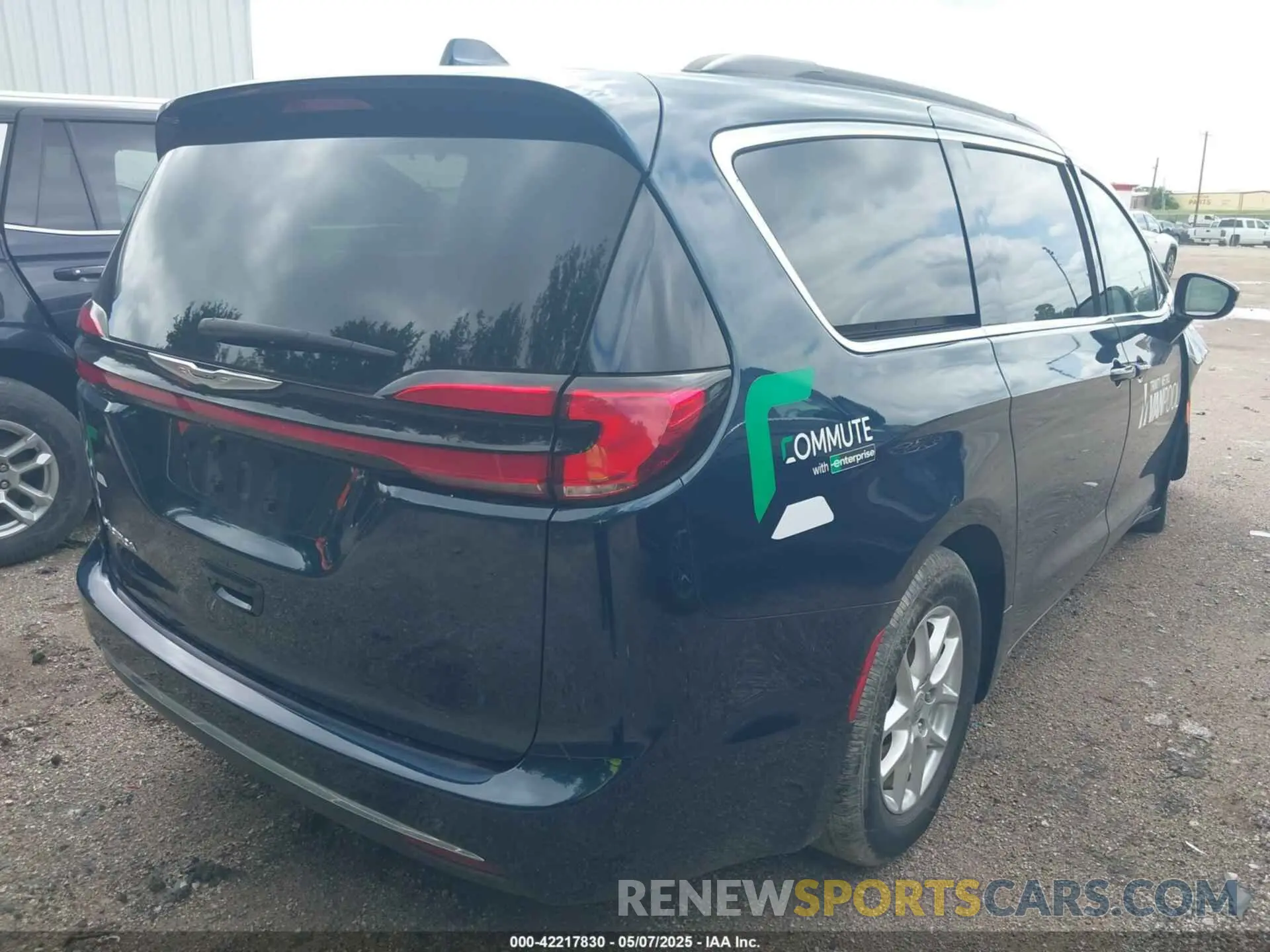 4 Photograph of a damaged car 2C4RC1BG4NR186458 CHRYSLER PACIFICA 2022