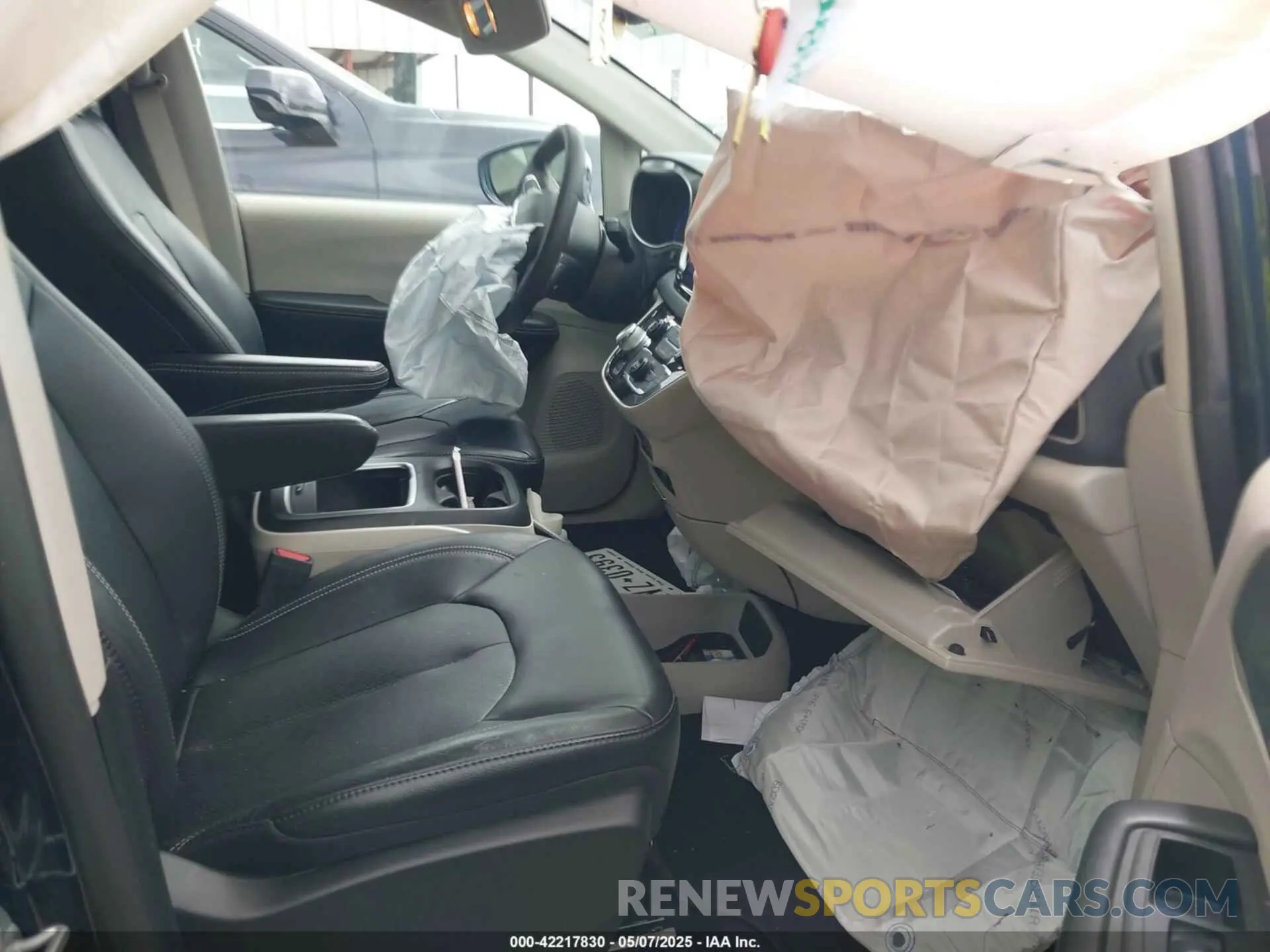 5 Photograph of a damaged car 2C4RC1BG4NR186458 CHRYSLER PACIFICA 2022