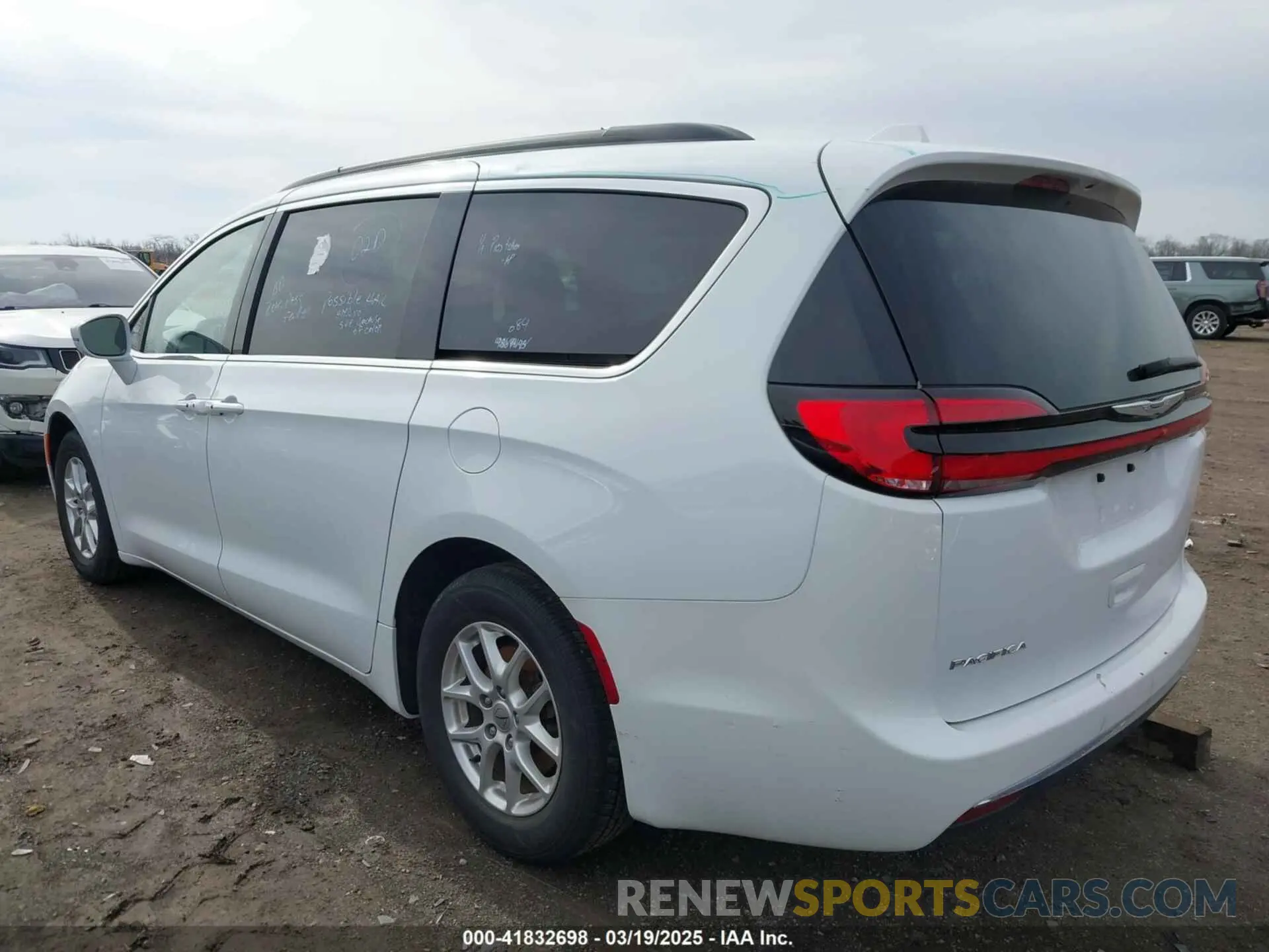 3 Photograph of a damaged car 2C4RC1BG4NR188100 CHRYSLER PACIFICA 2022