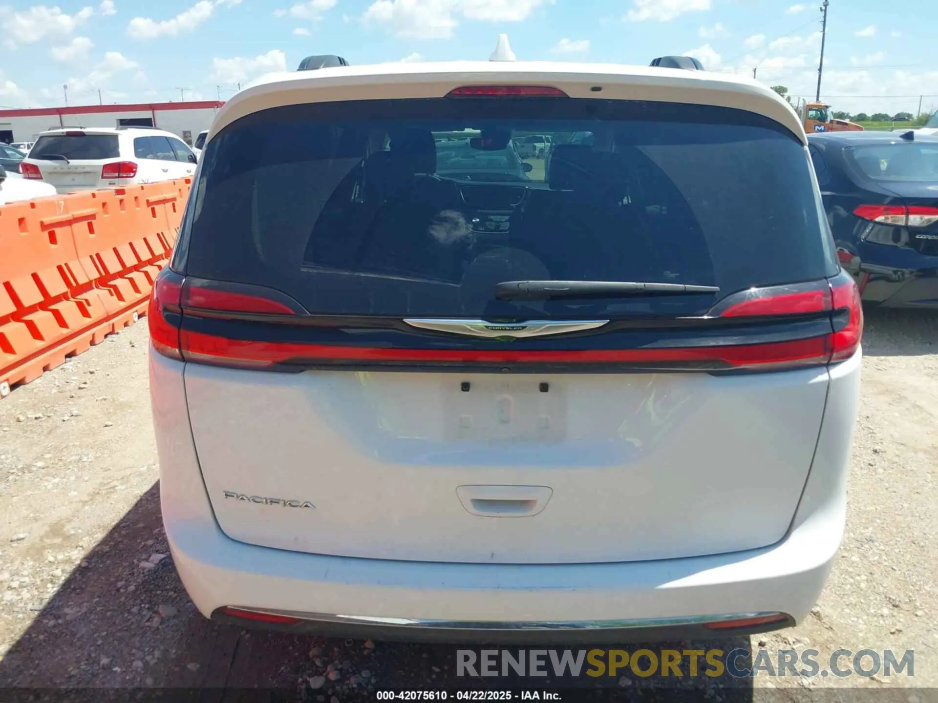 16 Photograph of a damaged car 2C4RC1BG4NR188999 CHRYSLER PACIFICA 2022