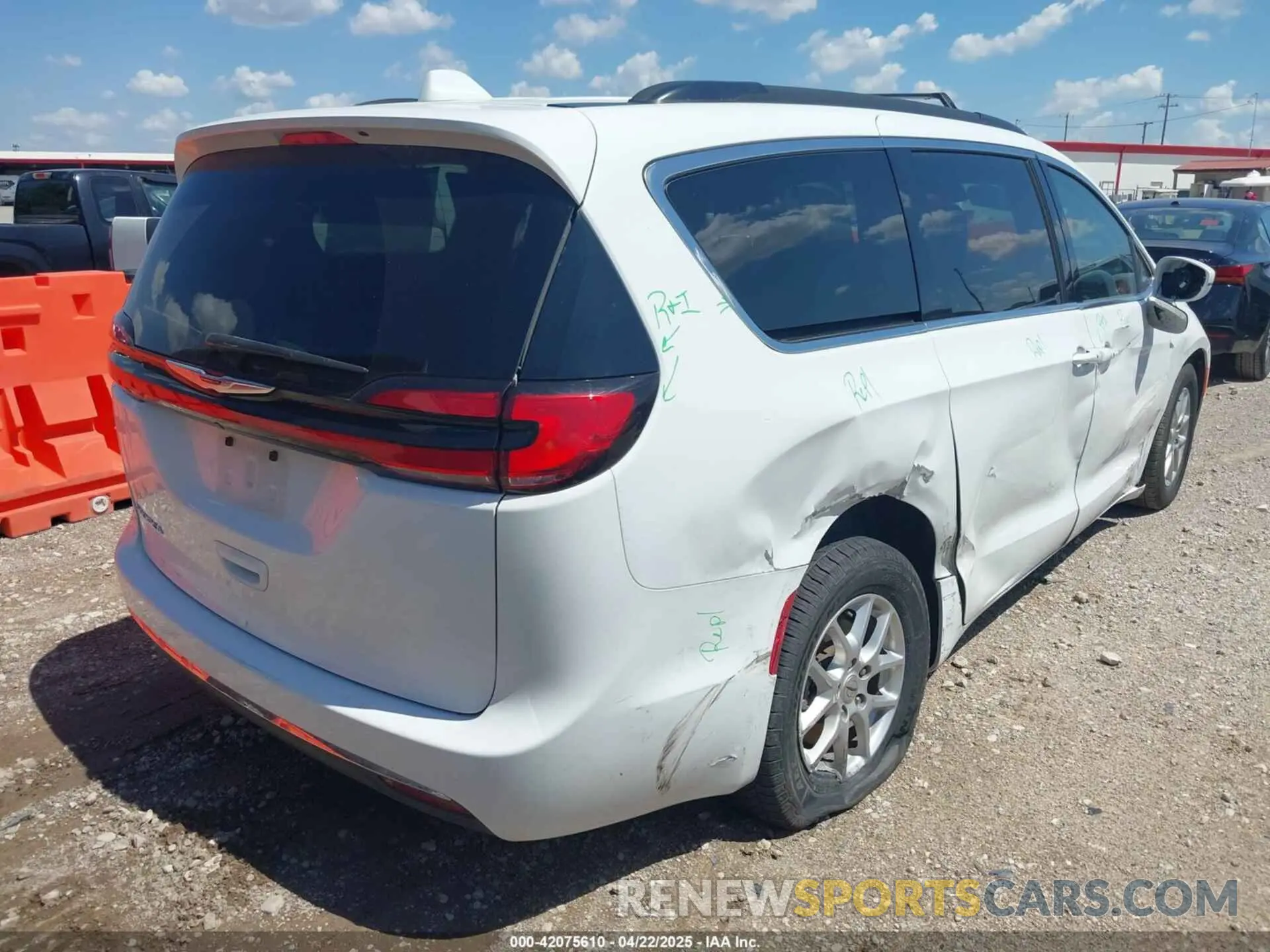 4 Photograph of a damaged car 2C4RC1BG4NR188999 CHRYSLER PACIFICA 2022