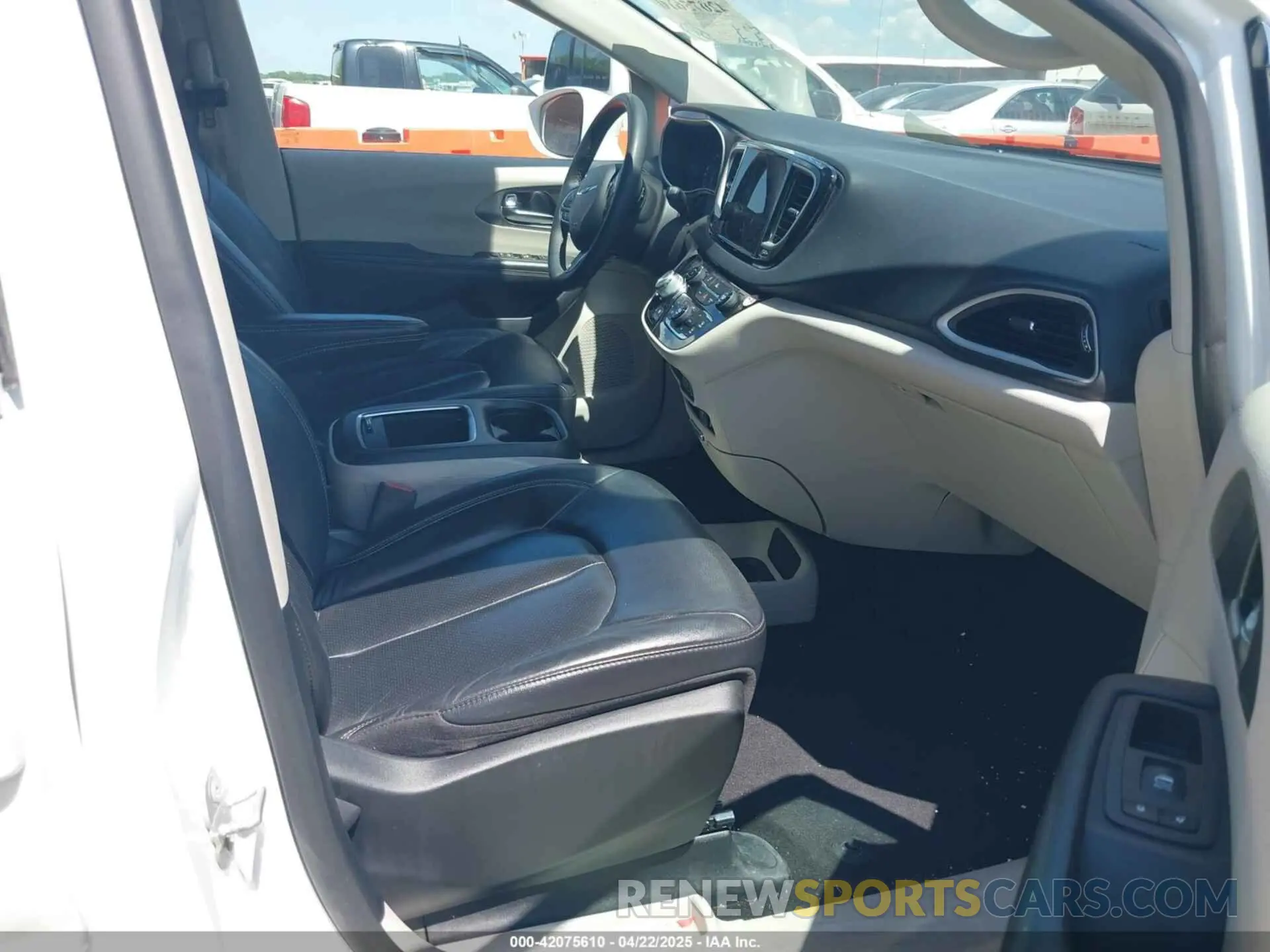 5 Photograph of a damaged car 2C4RC1BG4NR188999 CHRYSLER PACIFICA 2022