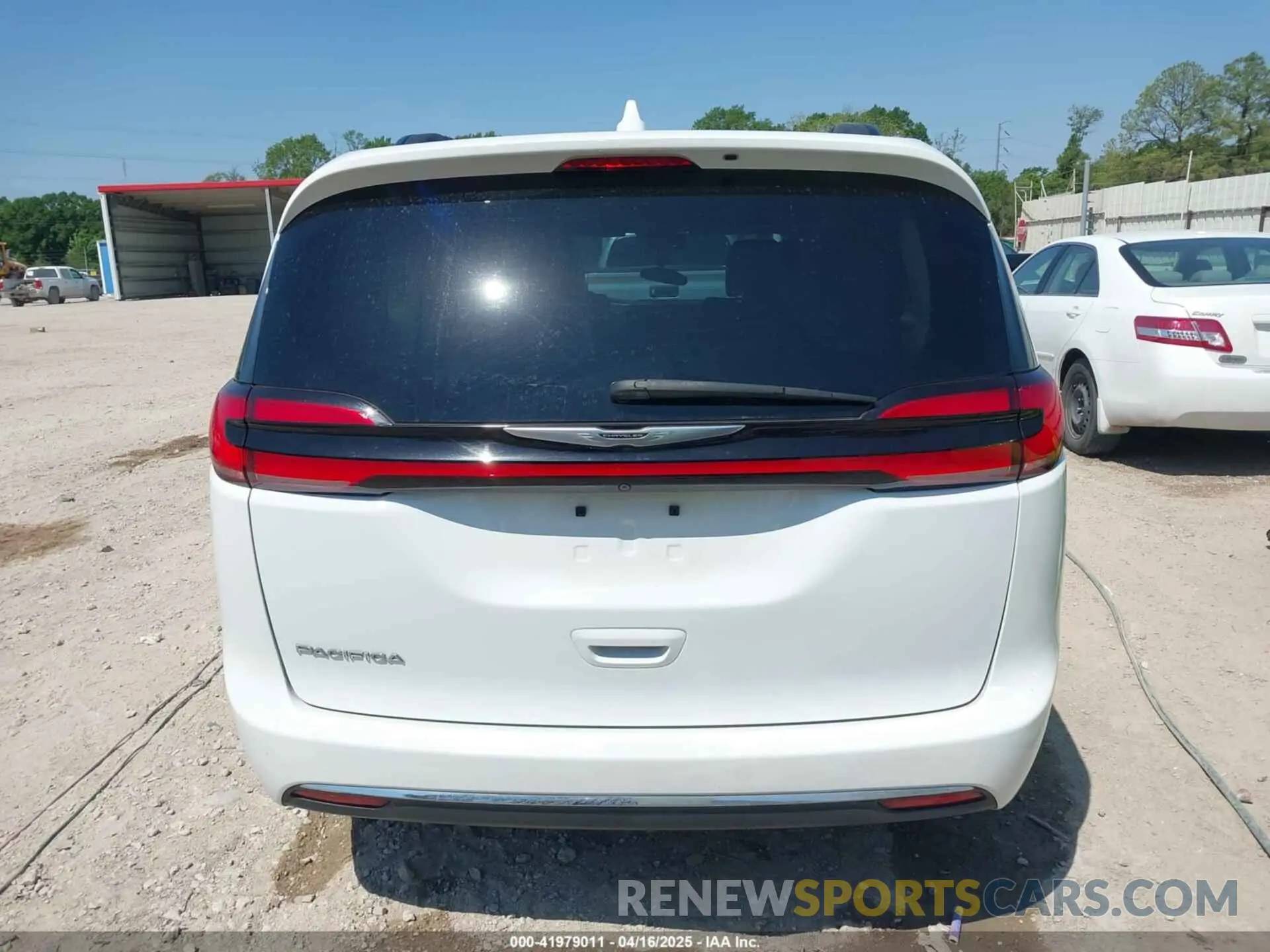 16 Photograph of a damaged car 2C4RC1BG4NR191644 CHRYSLER PACIFICA 2022