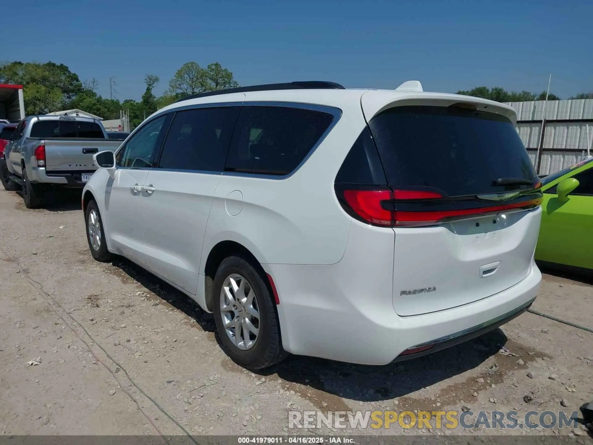 3 Photograph of a damaged car 2C4RC1BG4NR191644 CHRYSLER PACIFICA 2022