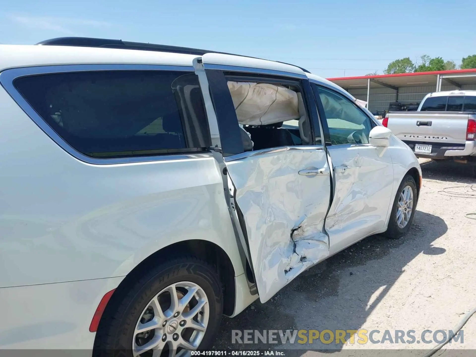 6 Photograph of a damaged car 2C4RC1BG4NR191644 CHRYSLER PACIFICA 2022