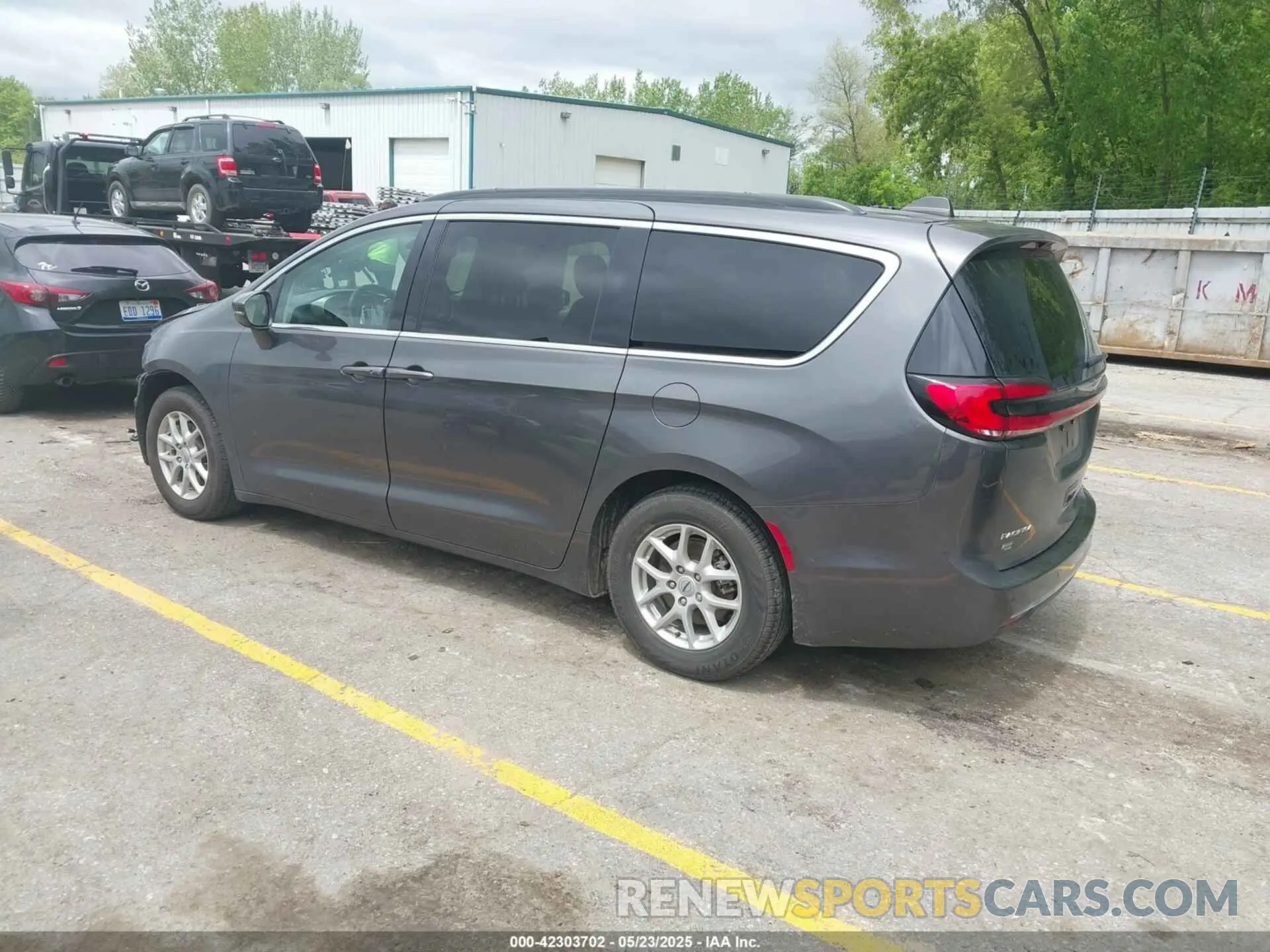 3 Photograph of a damaged car 2C4RC1BG5NR142176 CHRYSLER PACIFICA 2022