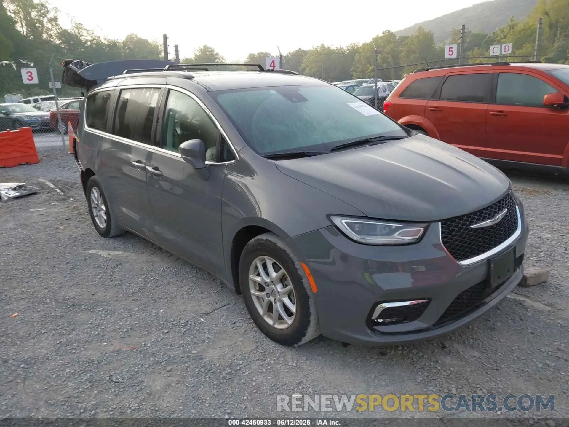 1 Photograph of a damaged car 2C4RC1BG5NR152545 CHRYSLER PACIFICA 2022