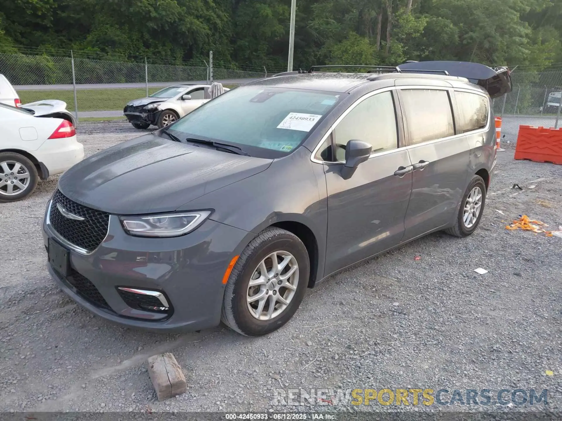 2 Photograph of a damaged car 2C4RC1BG5NR152545 CHRYSLER PACIFICA 2022