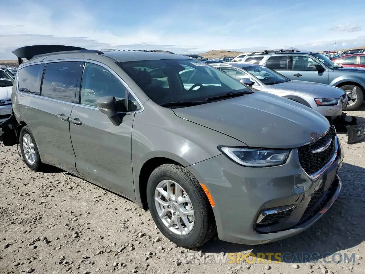 4 Photograph of a damaged car 2C4RC1BG5NR154120 CHRYSLER PACIFICA 2022