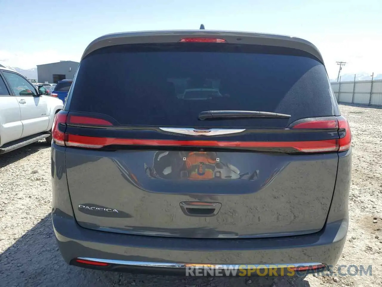 6 Photograph of a damaged car 2C4RC1BG5NR177204 CHRYSLER PACIFICA 2022