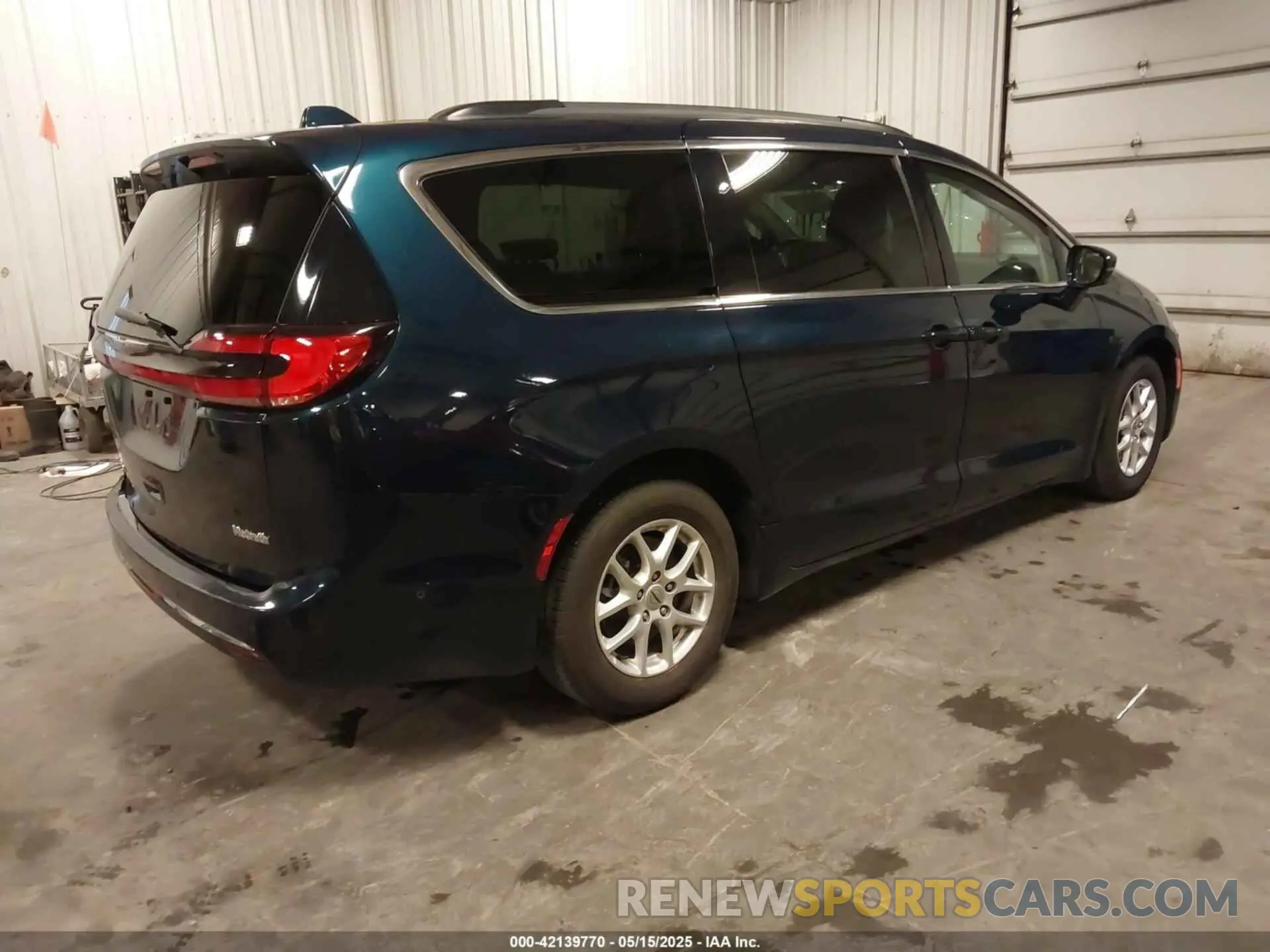 4 Photograph of a damaged car 2C4RC1BG6NR124723 CHRYSLER PACIFICA 2022
