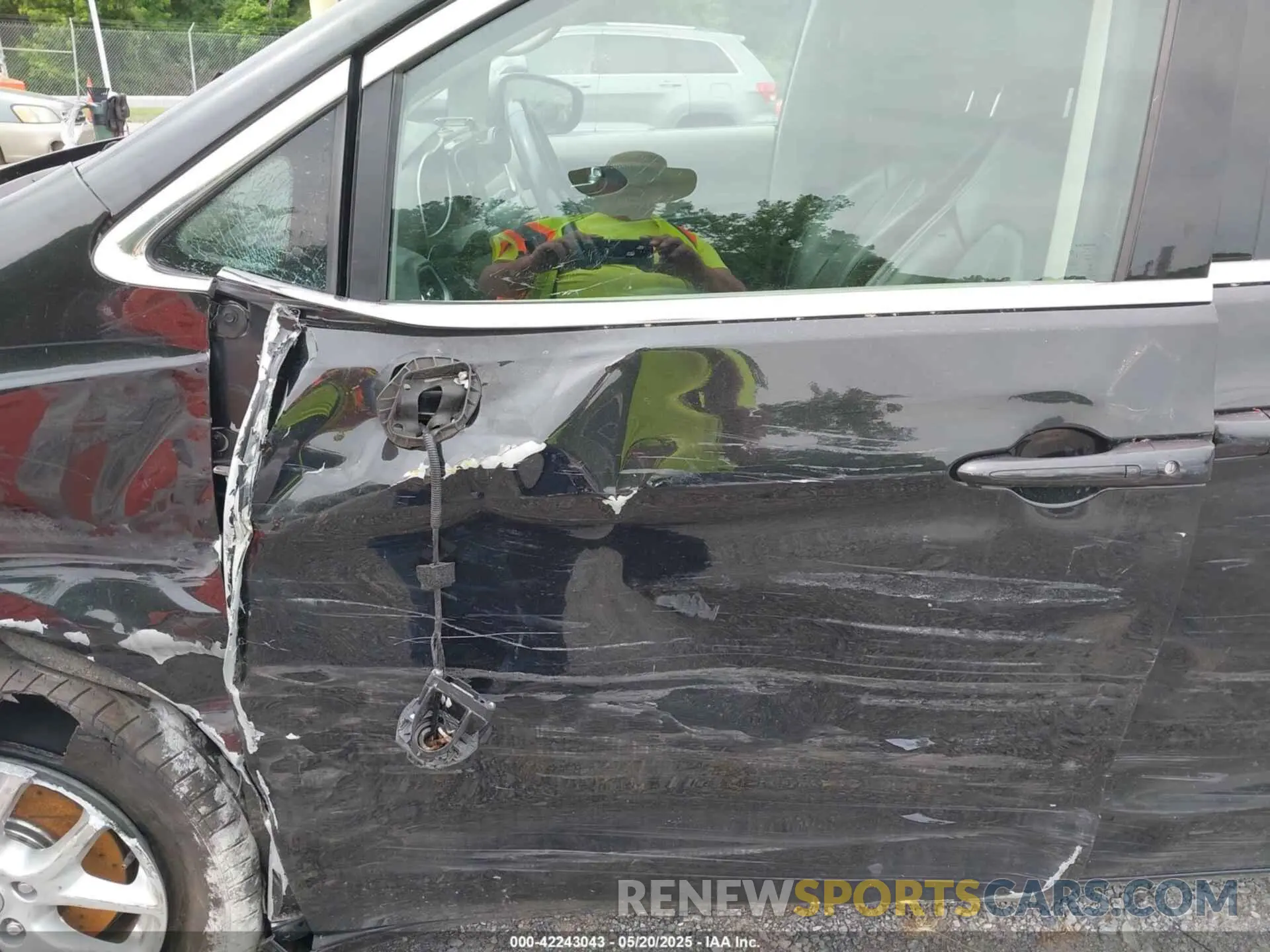 12 Photograph of a damaged car 2C4RC1BG6NR128979 CHRYSLER PACIFICA 2022