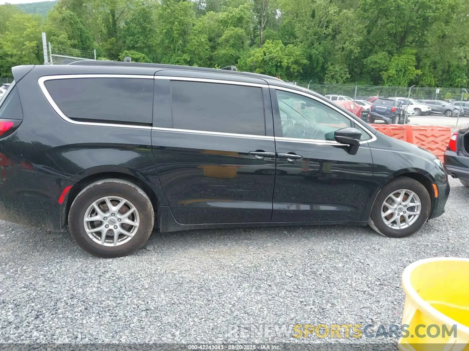 14 Photograph of a damaged car 2C4RC1BG6NR128979 CHRYSLER PACIFICA 2022
