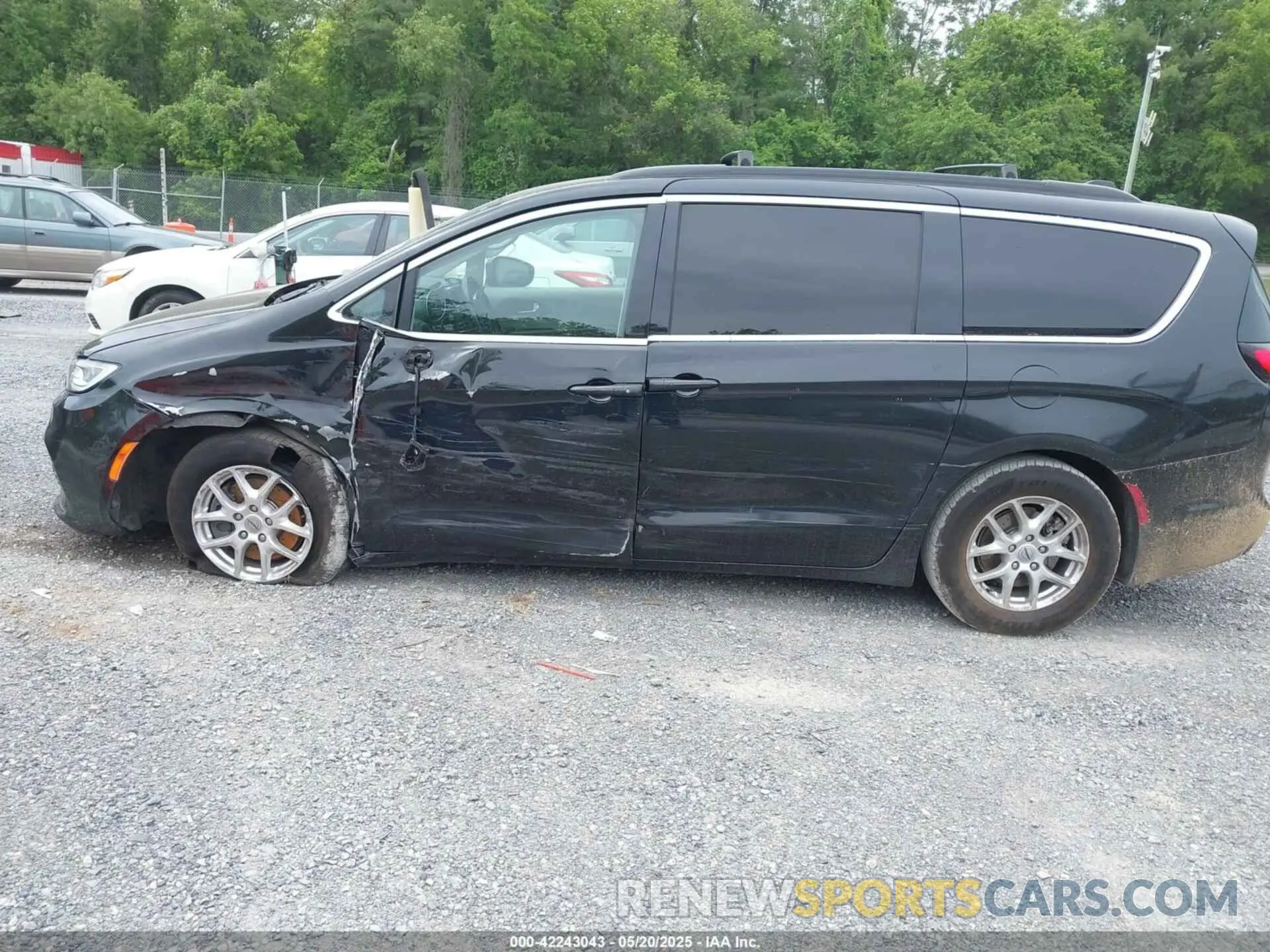 15 Photograph of a damaged car 2C4RC1BG6NR128979 CHRYSLER PACIFICA 2022