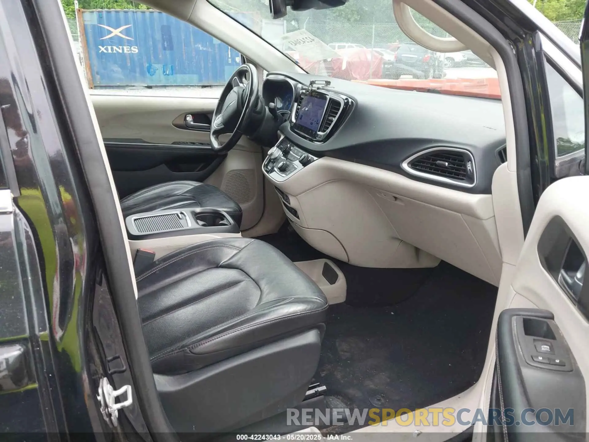 5 Photograph of a damaged car 2C4RC1BG6NR128979 CHRYSLER PACIFICA 2022