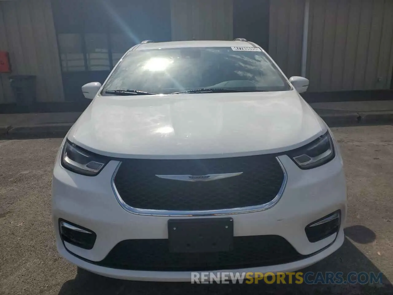 5 Photograph of a damaged car 2C4RC1BG6NR155227 CHRYSLER PACIFICA 2022