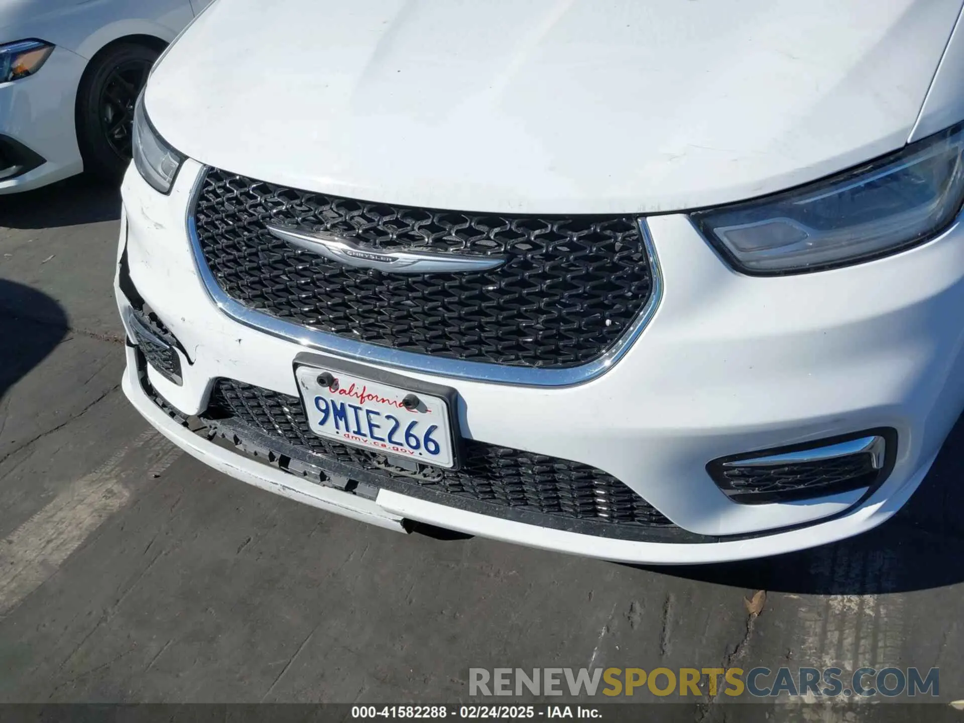 13 Photograph of a damaged car 2C4RC1BG6NR162744 CHRYSLER PACIFICA 2022