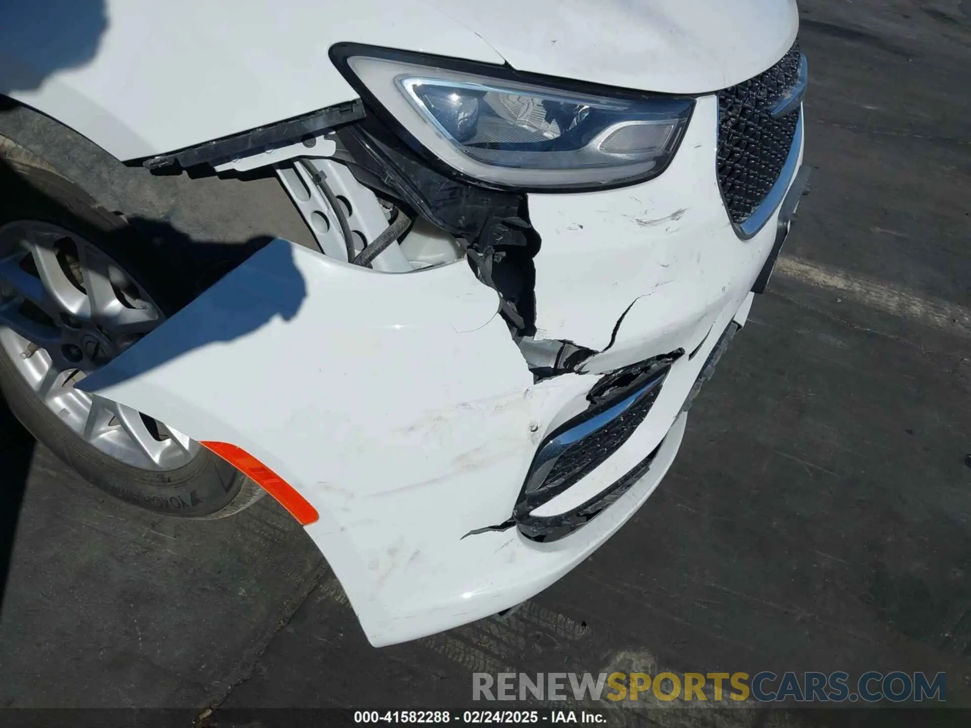 6 Photograph of a damaged car 2C4RC1BG6NR162744 CHRYSLER PACIFICA 2022