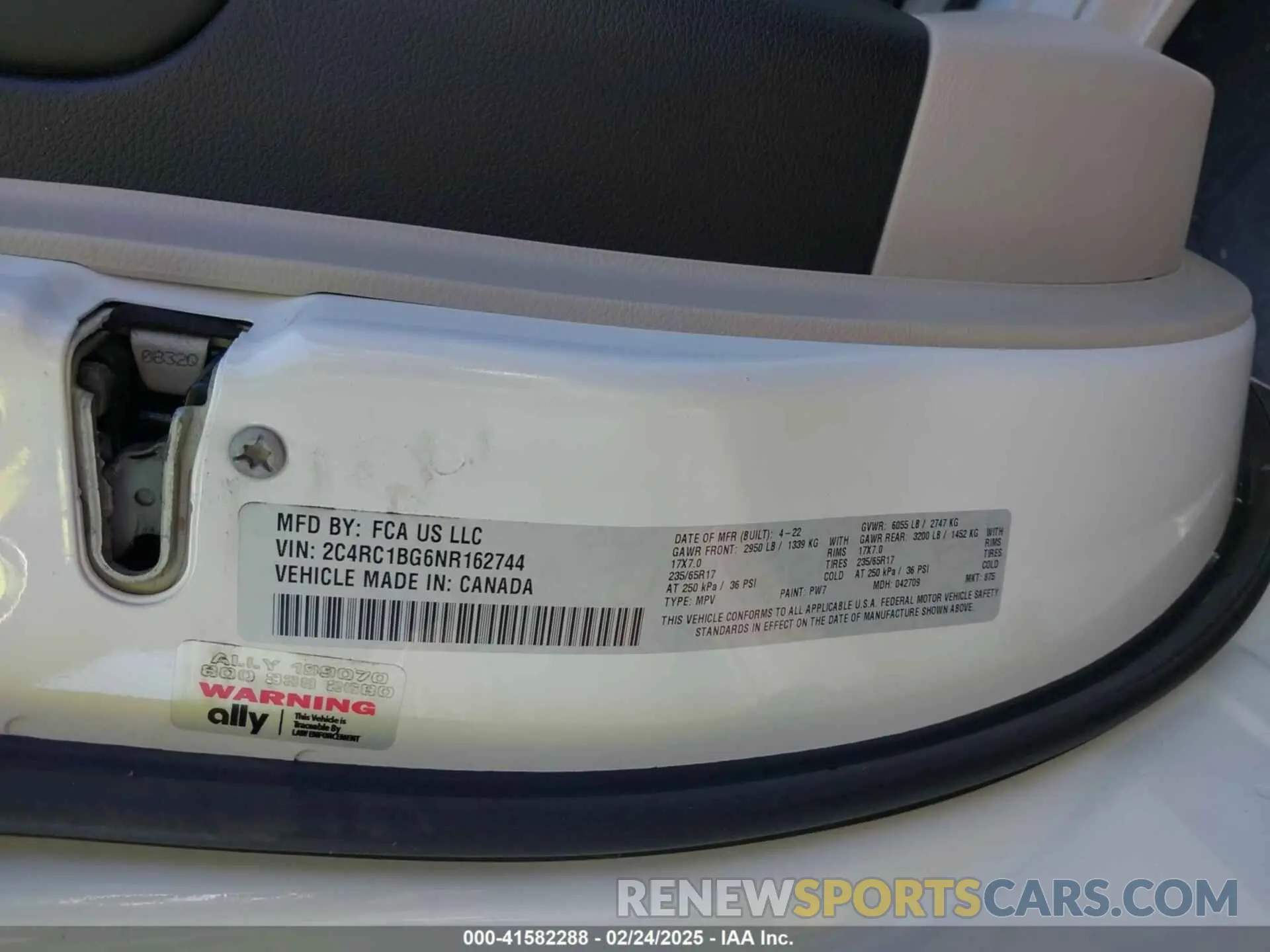 9 Photograph of a damaged car 2C4RC1BG6NR162744 CHRYSLER PACIFICA 2022