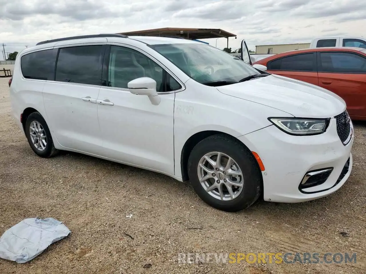 4 Photograph of a damaged car 2C4RC1BG6NR193945 CHRYSLER PACIFICA 2022