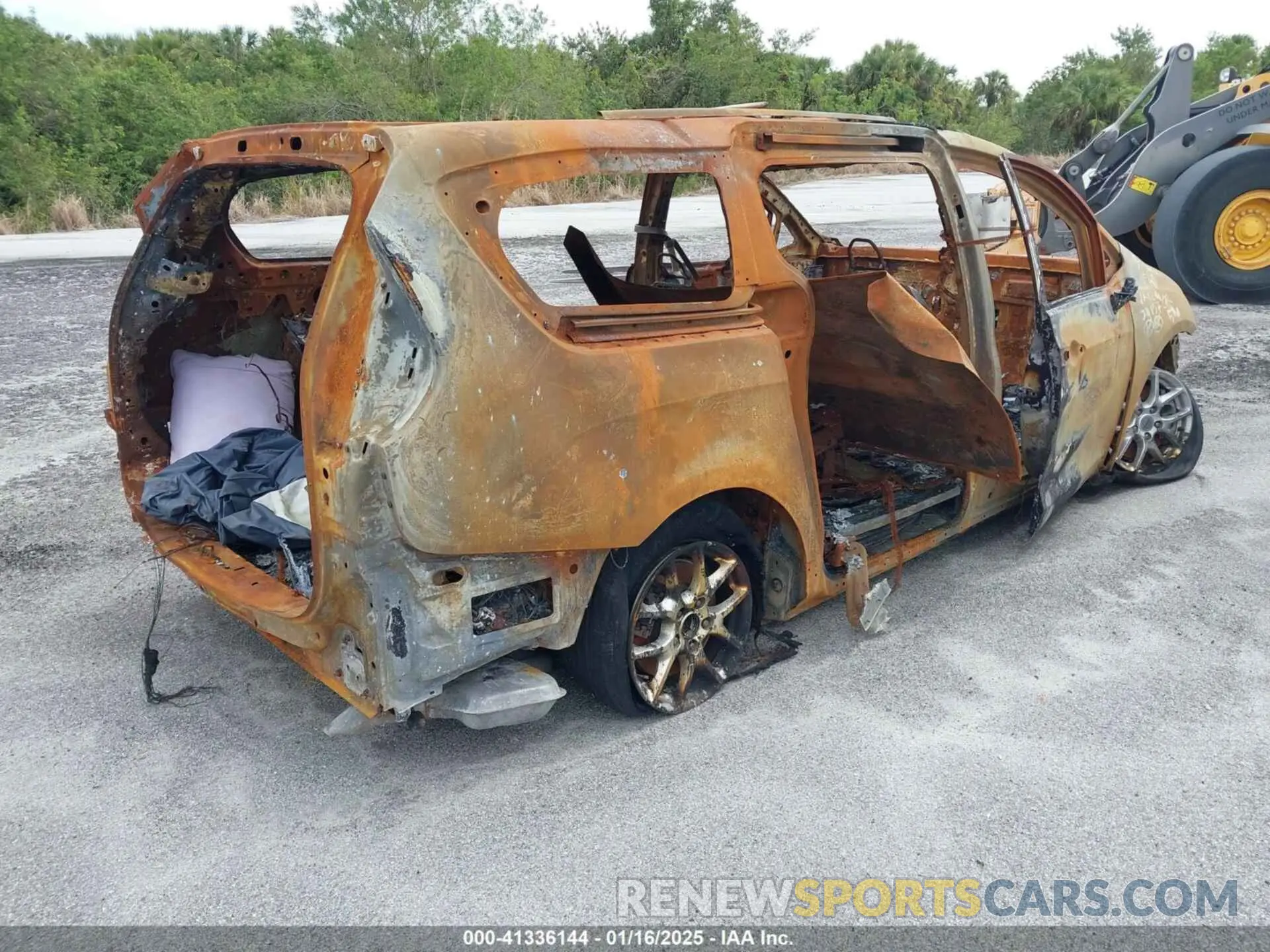 4 Photograph of a damaged car 2C4RC1BG7NR112046 CHRYSLER PACIFICA 2022