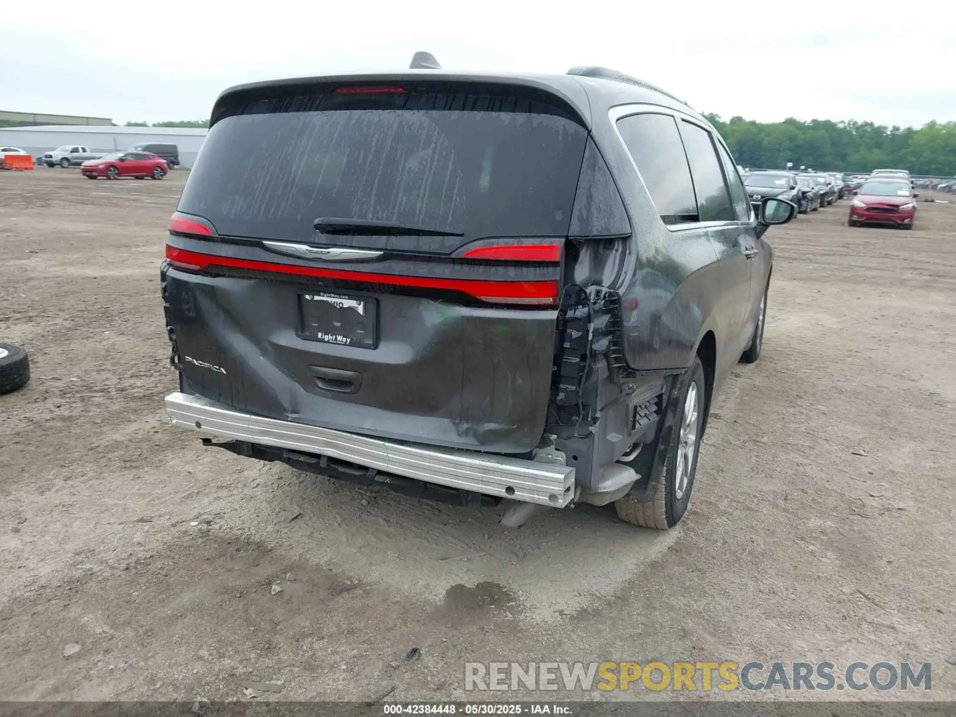 4 Photograph of a damaged car 2C4RC1BG7NR114024 CHRYSLER PACIFICA 2022