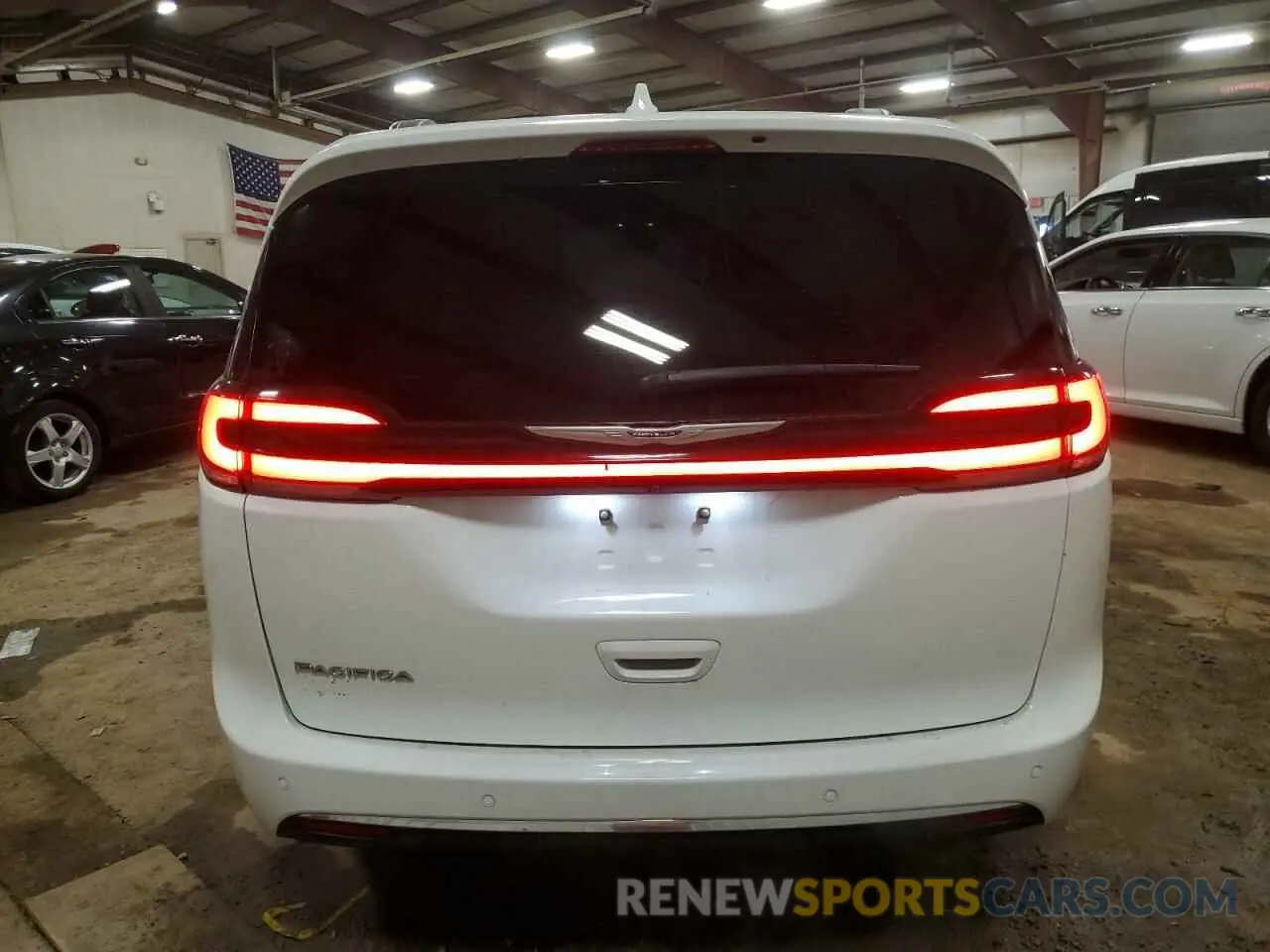 6 Photograph of a damaged car 2C4RC1BG7NR115660 CHRYSLER PACIFICA 2022