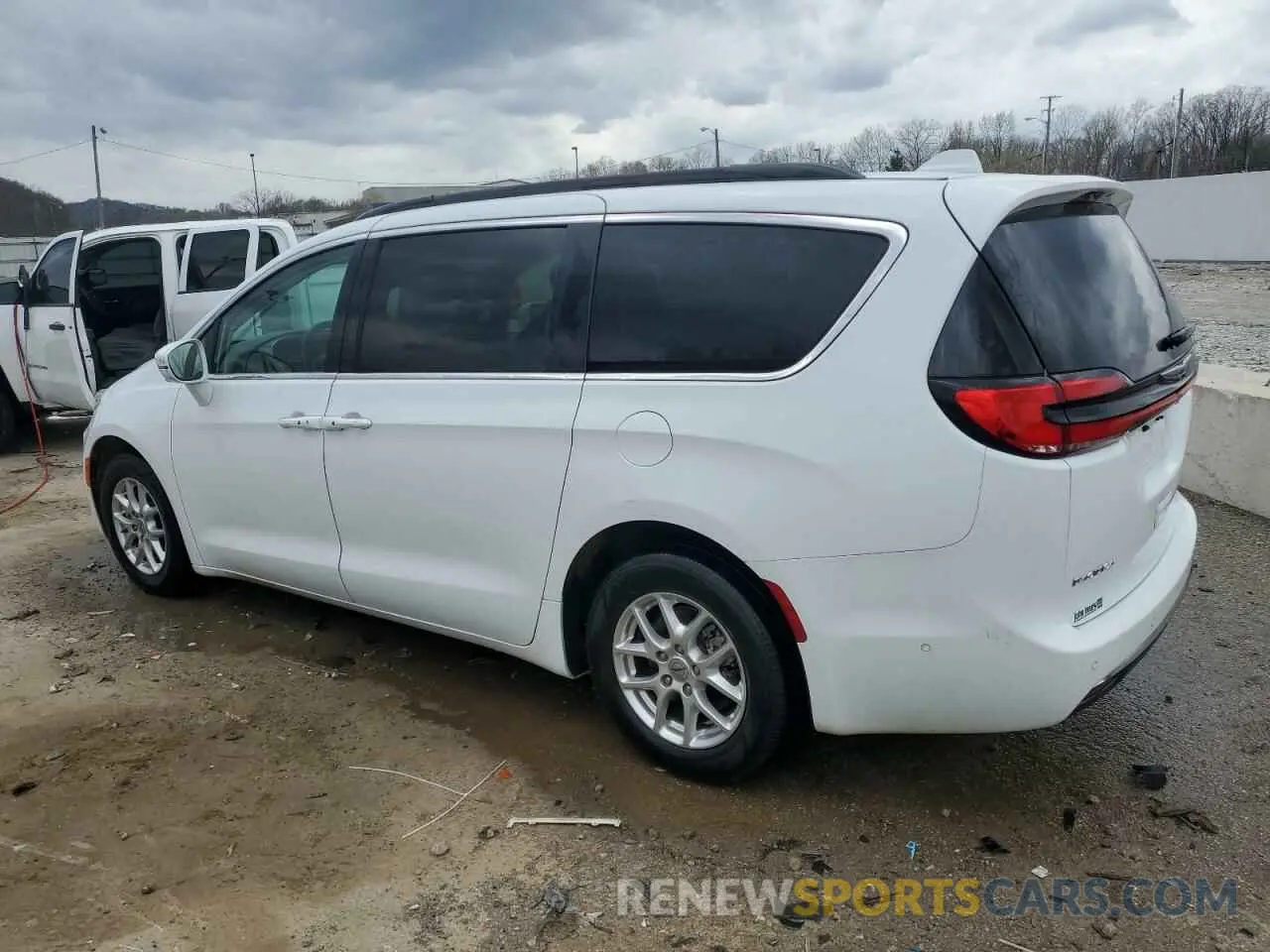 2 Photograph of a damaged car 2C4RC1BG7NR121958 CHRYSLER PACIFICA 2022