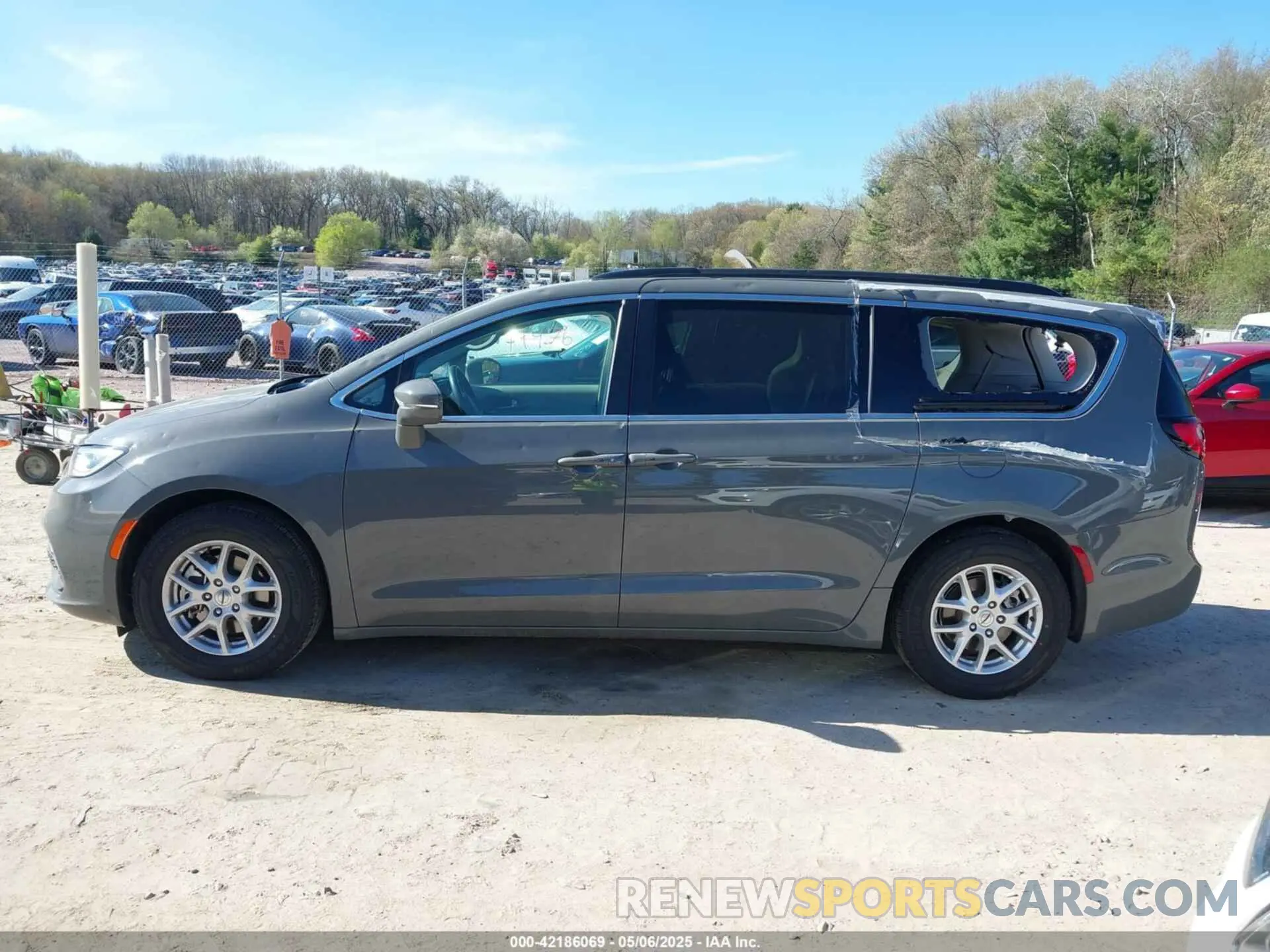 14 Photograph of a damaged car 2C4RC1BG7NR152112 CHRYSLER PACIFICA 2022