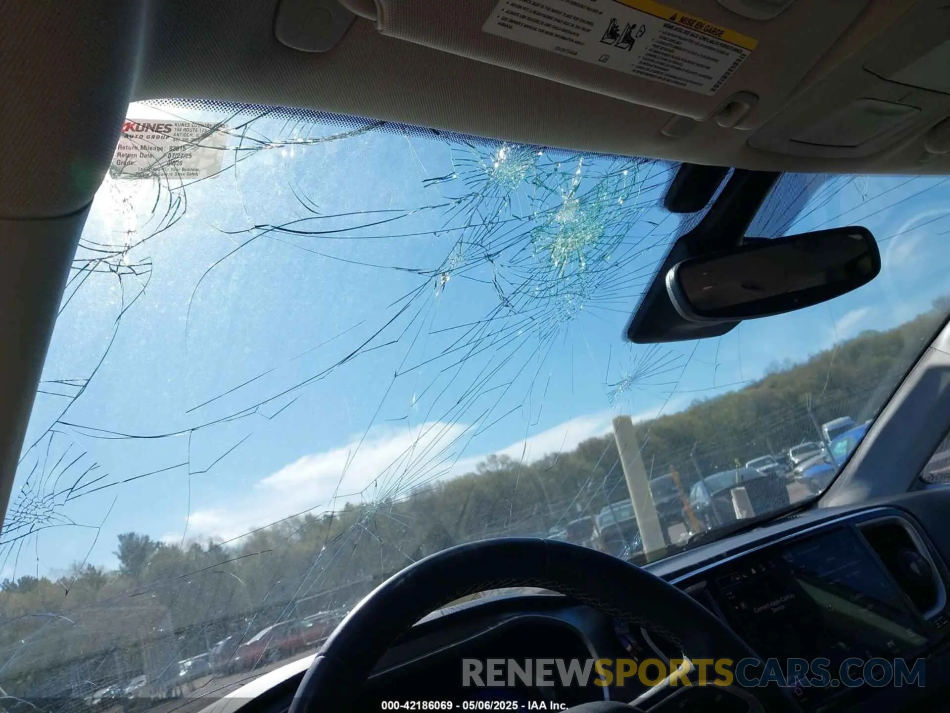 18 Photograph of a damaged car 2C4RC1BG7NR152112 CHRYSLER PACIFICA 2022
