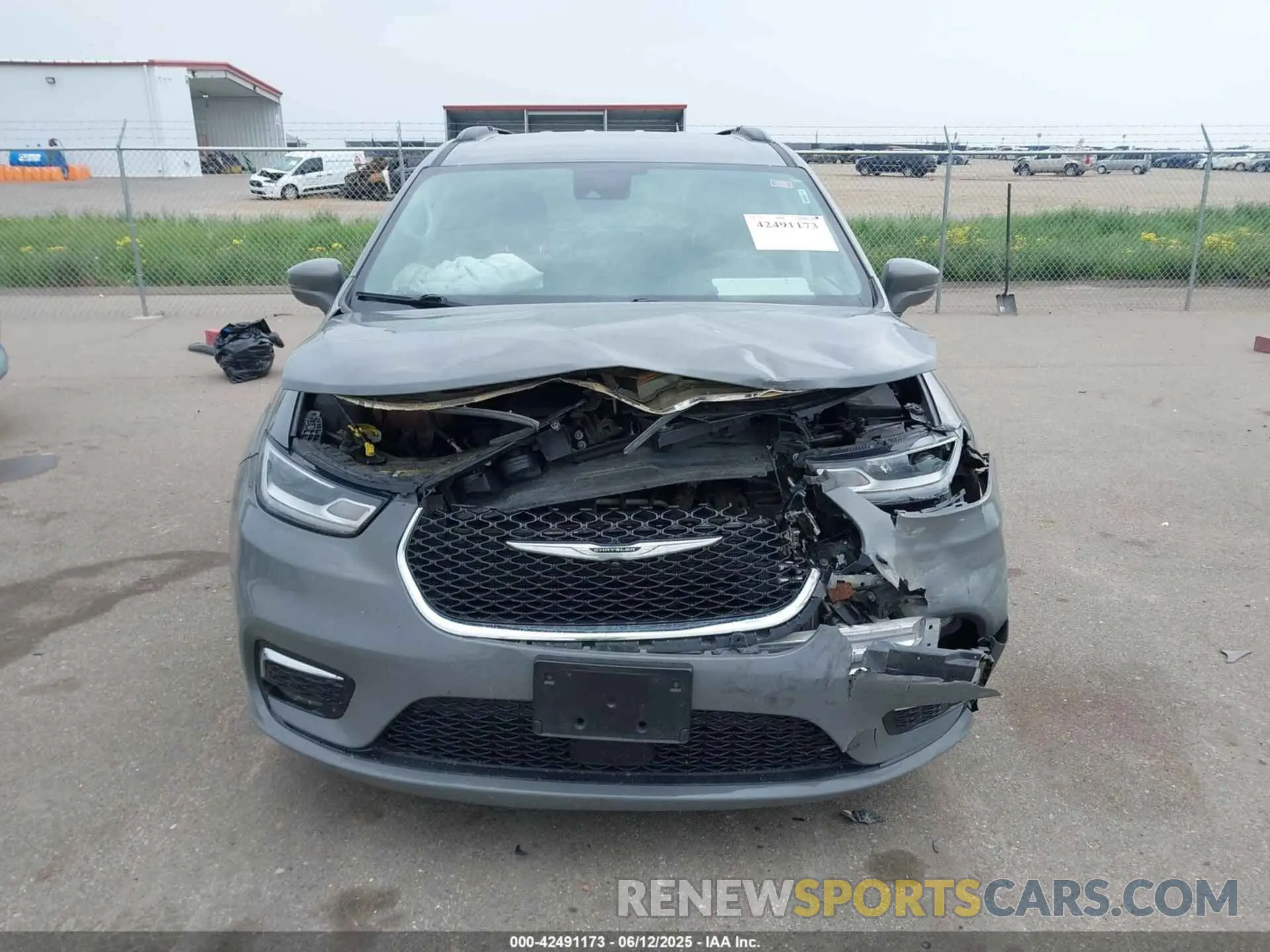 12 Photograph of a damaged car 2C4RC1BG7NR170044 CHRYSLER PACIFICA 2022