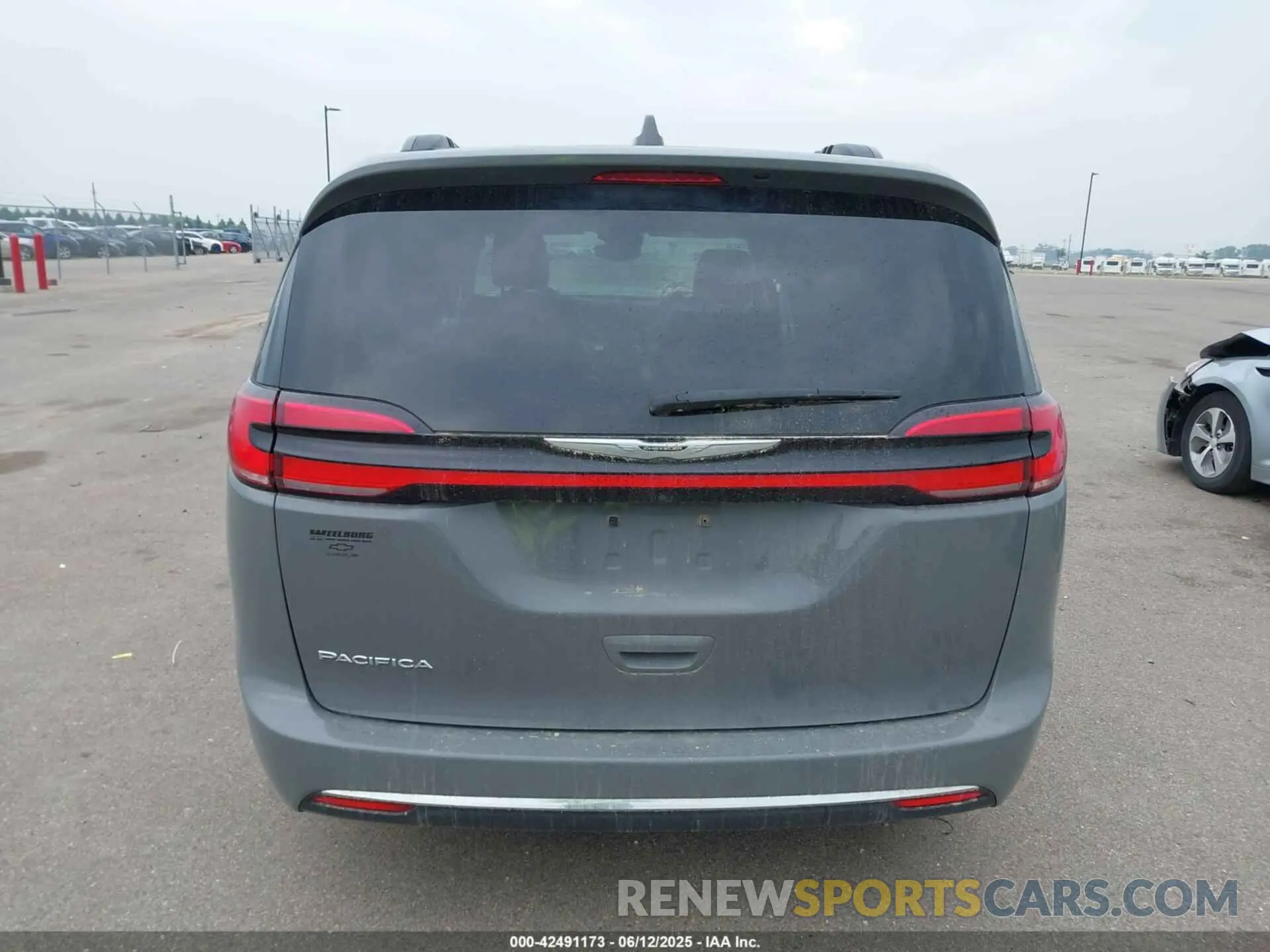 16 Photograph of a damaged car 2C4RC1BG7NR170044 CHRYSLER PACIFICA 2022
