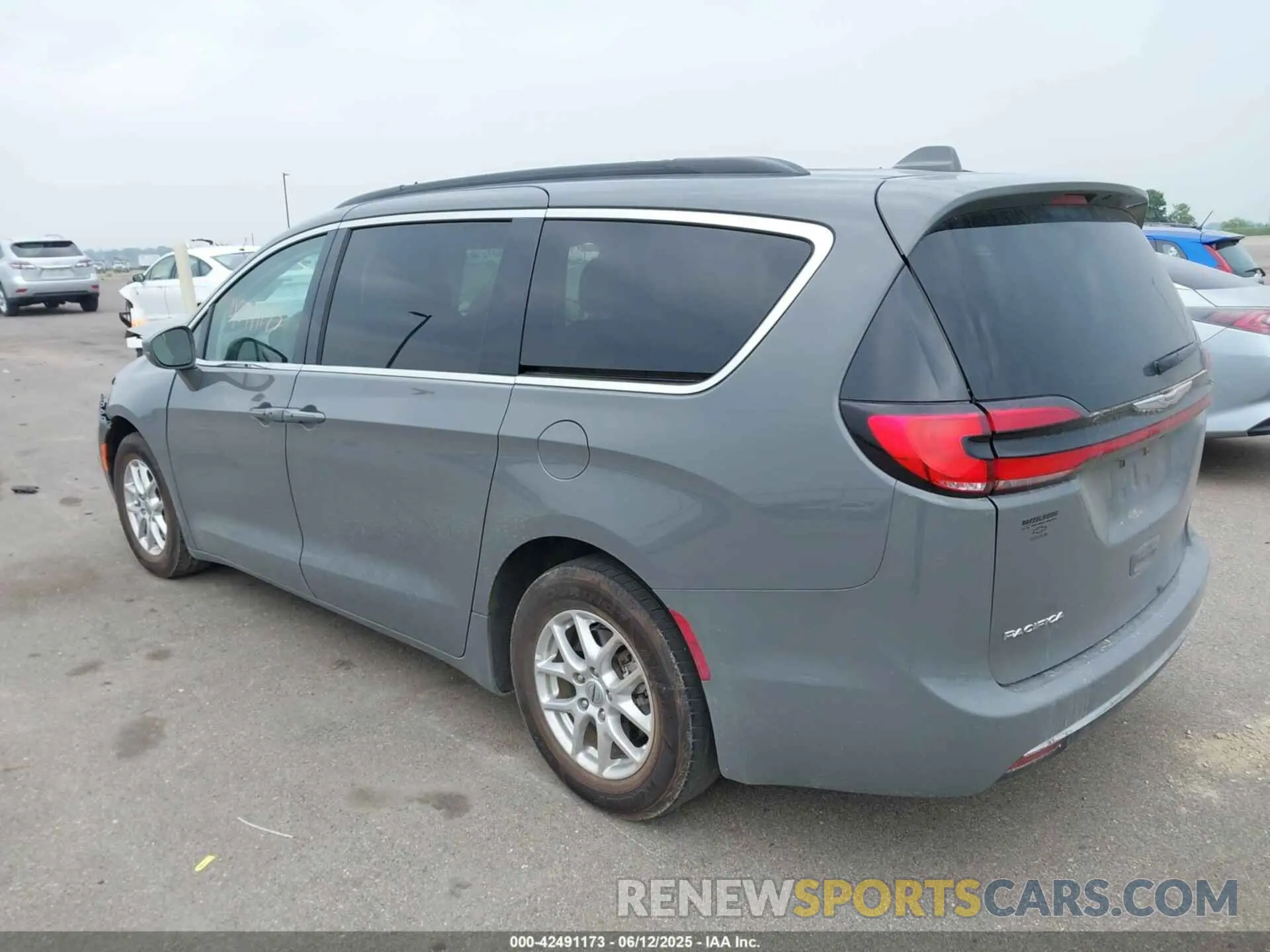 3 Photograph of a damaged car 2C4RC1BG7NR170044 CHRYSLER PACIFICA 2022