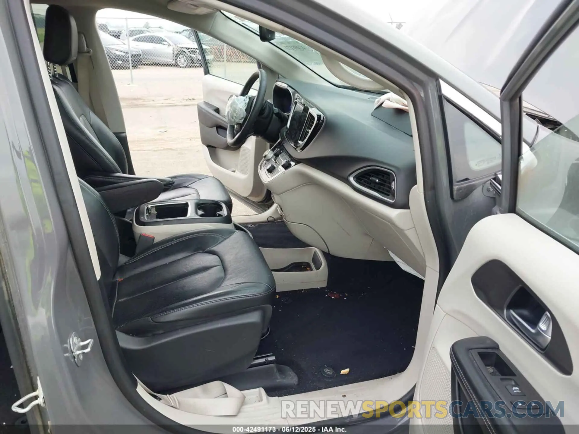 5 Photograph of a damaged car 2C4RC1BG7NR170044 CHRYSLER PACIFICA 2022