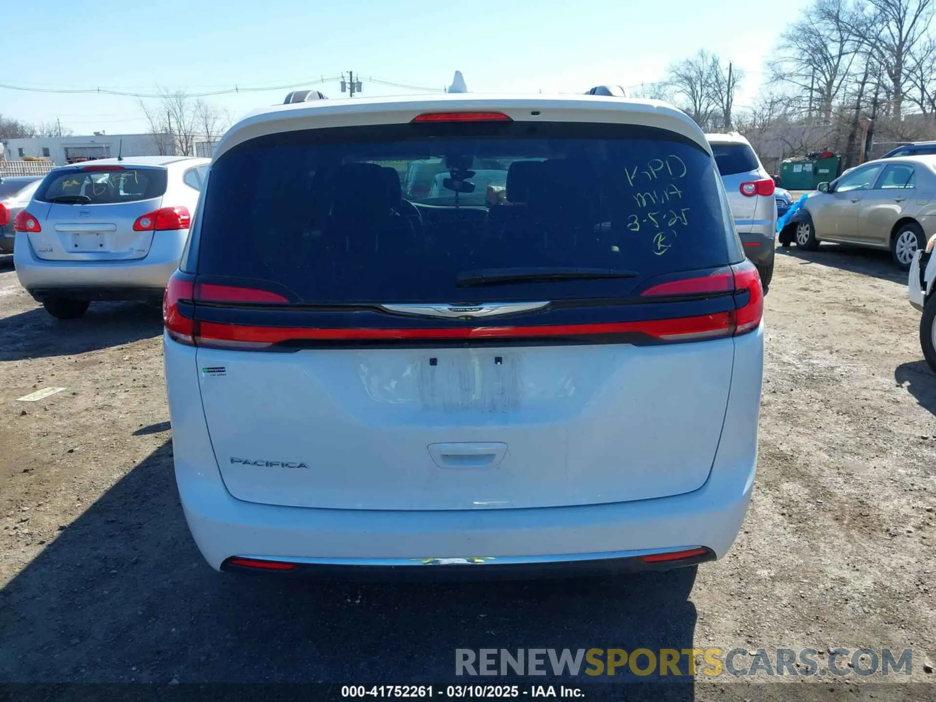 16 Photograph of a damaged car 2C4RC1BG7NR178063 CHRYSLER PACIFICA 2022