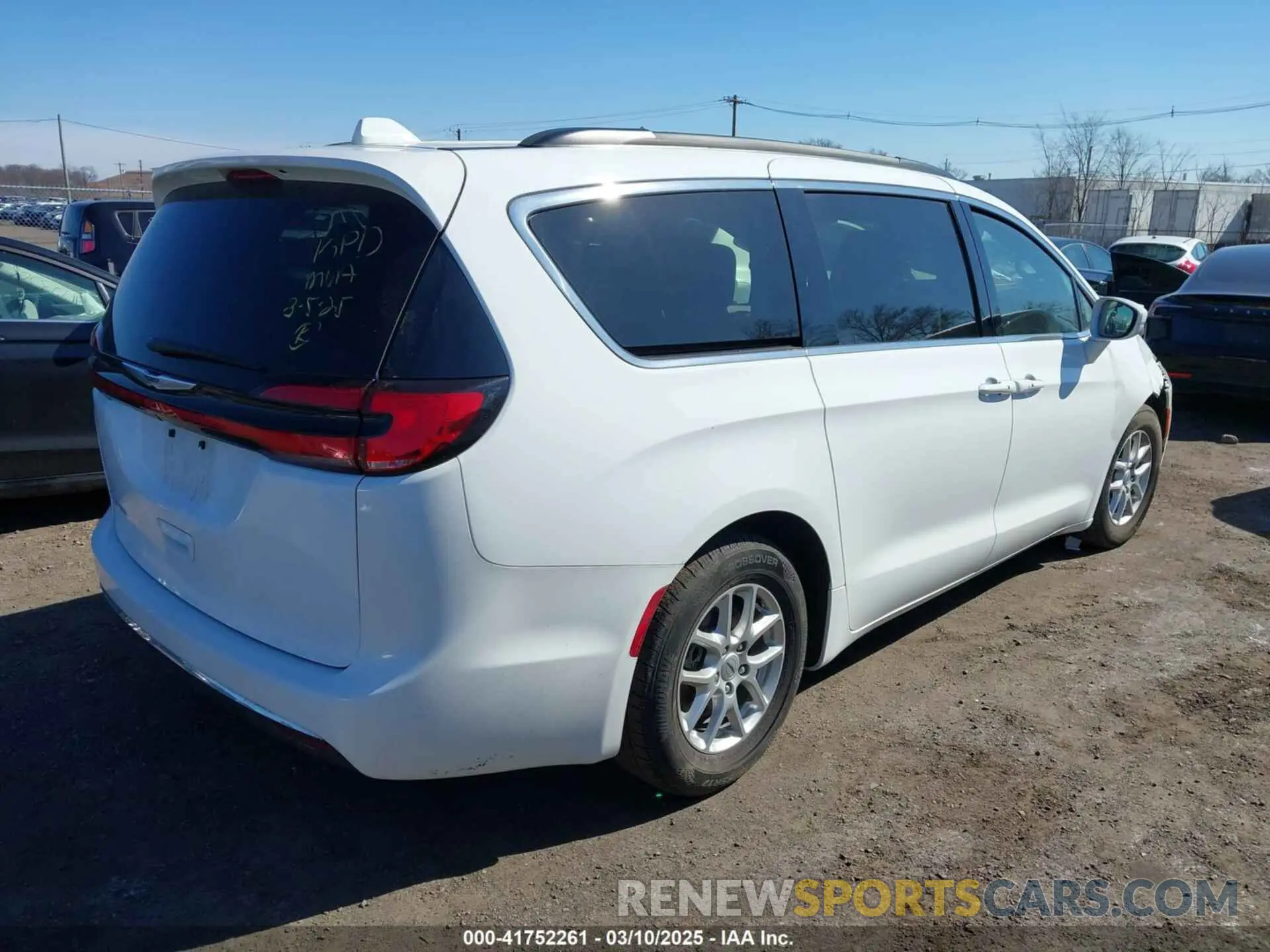 4 Photograph of a damaged car 2C4RC1BG7NR178063 CHRYSLER PACIFICA 2022