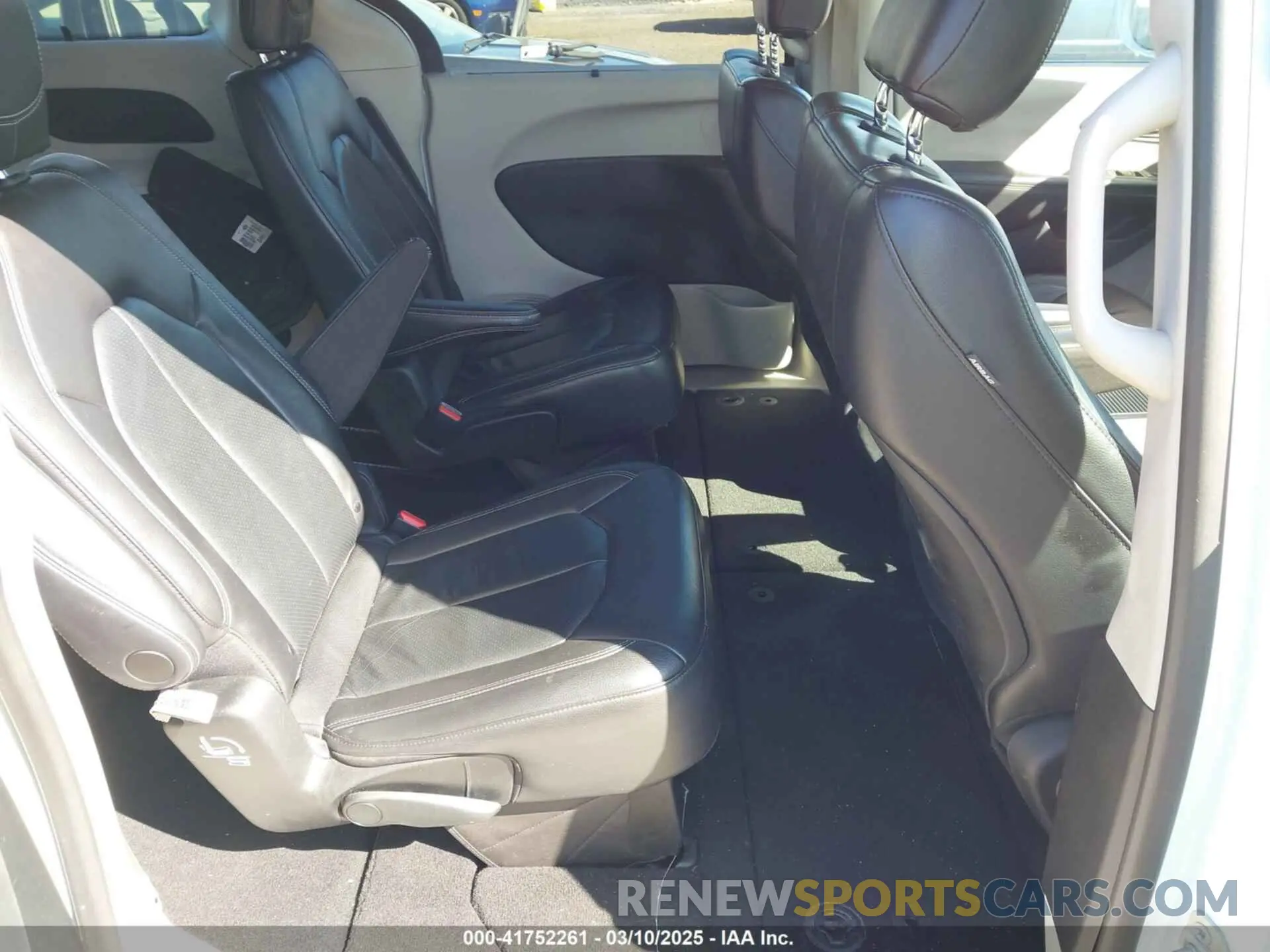 8 Photograph of a damaged car 2C4RC1BG7NR178063 CHRYSLER PACIFICA 2022