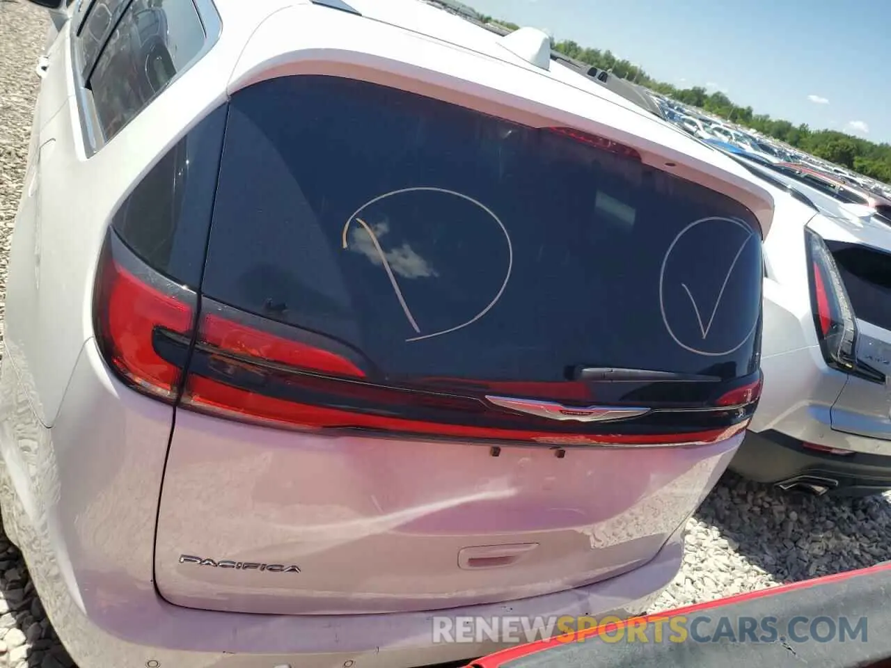 6 Photograph of a damaged car 2C4RC1BG8NR117725 CHRYSLER PACIFICA 2022