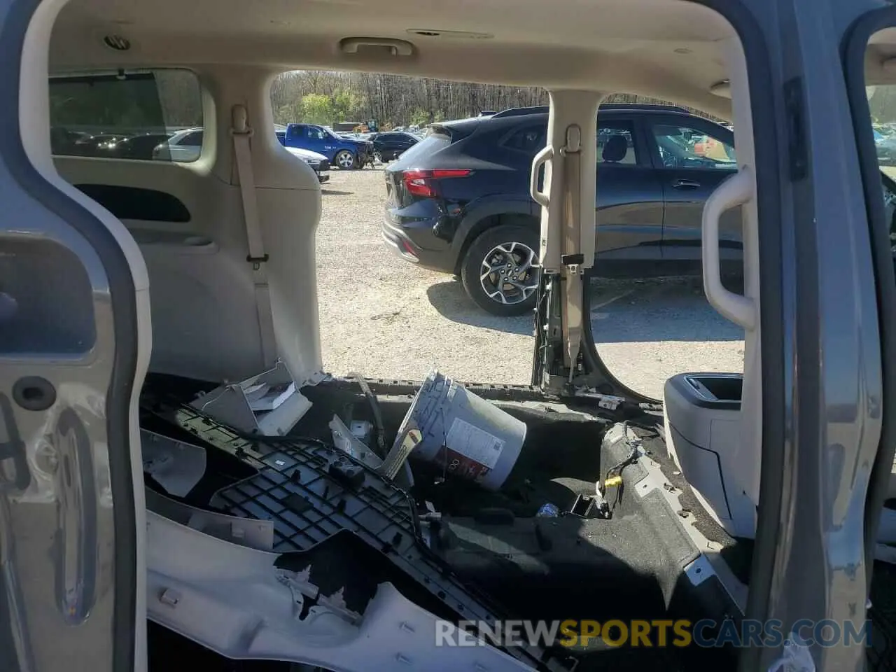 11 Photograph of a damaged car 2C4RC1BG8NR133262 CHRYSLER PACIFICA 2022
