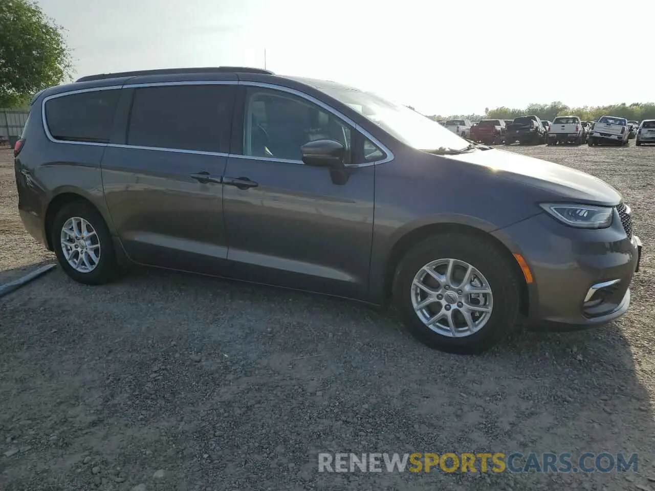 4 Photograph of a damaged car 2C4RC1BG8NR147548 CHRYSLER PACIFICA 2022