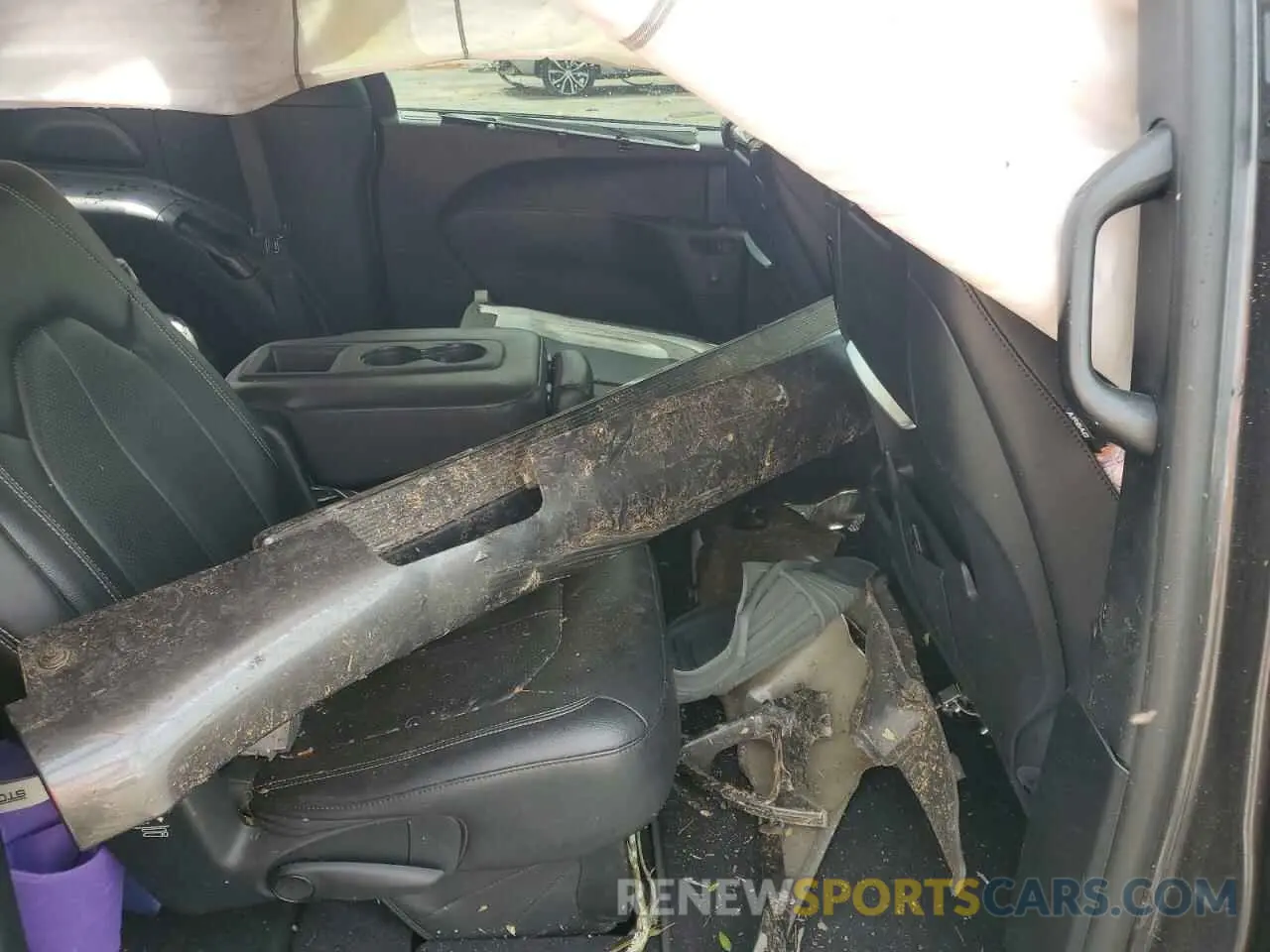 11 Photograph of a damaged car 2C4RC1BG8NR152314 CHRYSLER PACIFICA 2022
