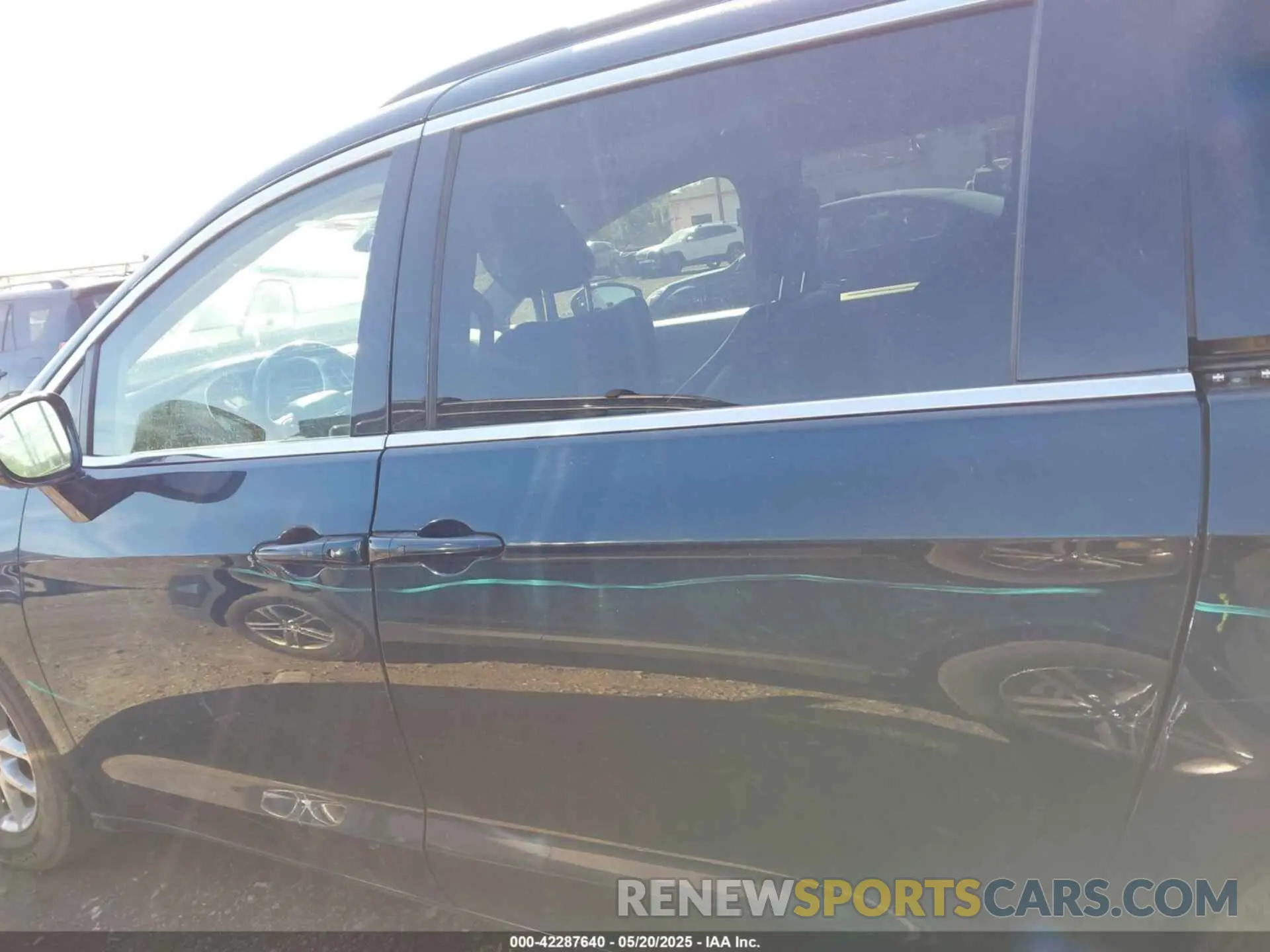 14 Photograph of a damaged car 2C4RC1BG8NR186558 CHRYSLER PACIFICA 2022