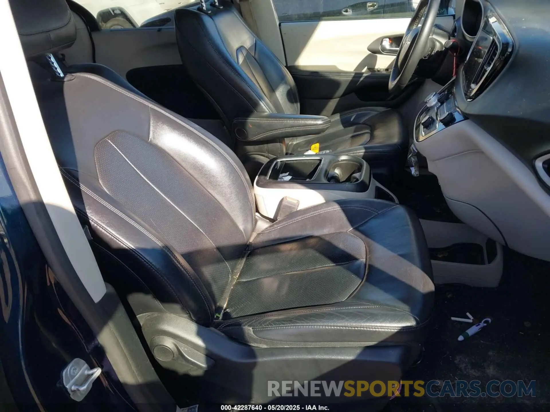 5 Photograph of a damaged car 2C4RC1BG8NR186558 CHRYSLER PACIFICA 2022